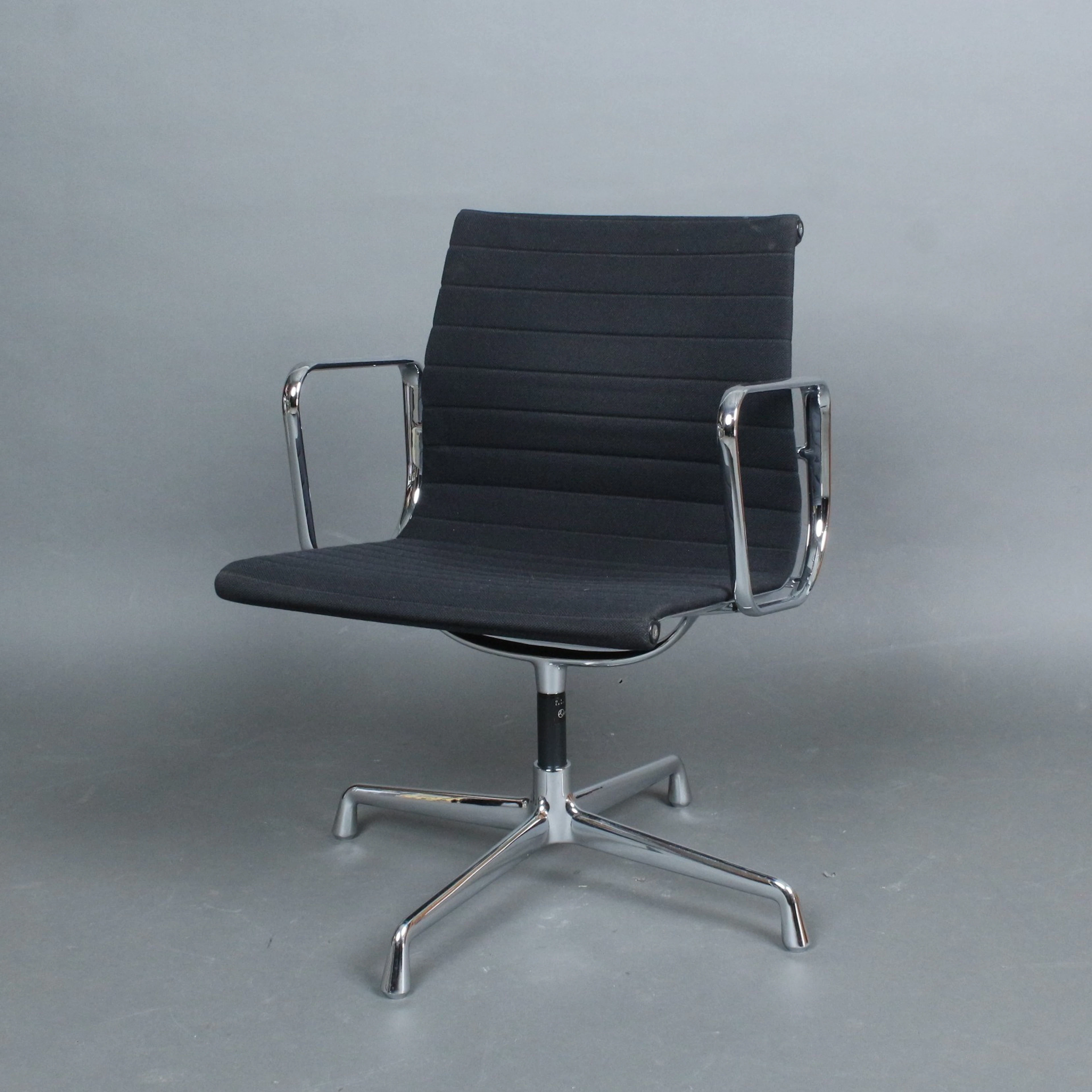 CHARLES & RAY EAMES. für Vitra, Schreibtischstuhl / Aluminium Chair