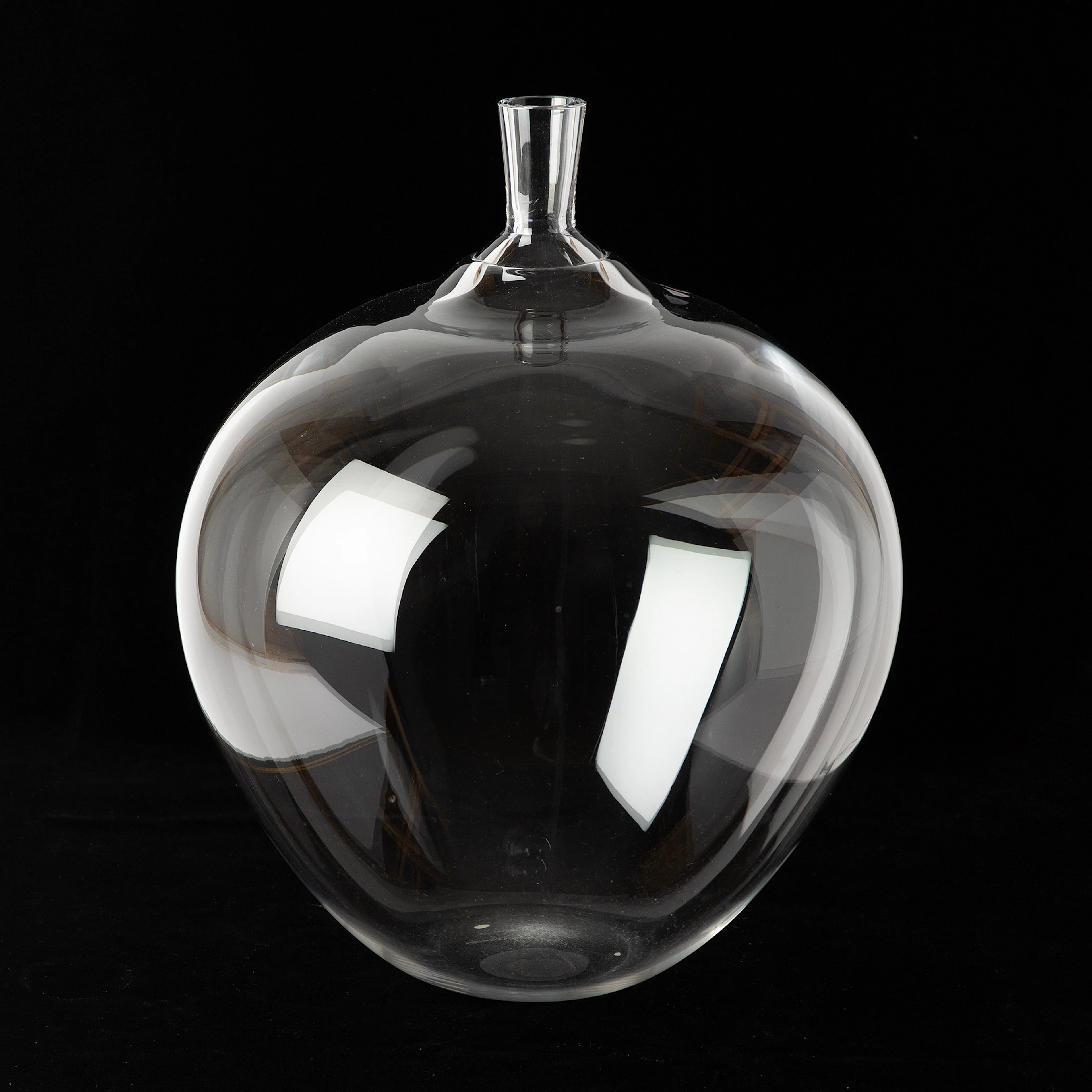 INGEBORG LUNDIN. Vas, "Äpplet", Orrefors 1985, klarglas, modellen