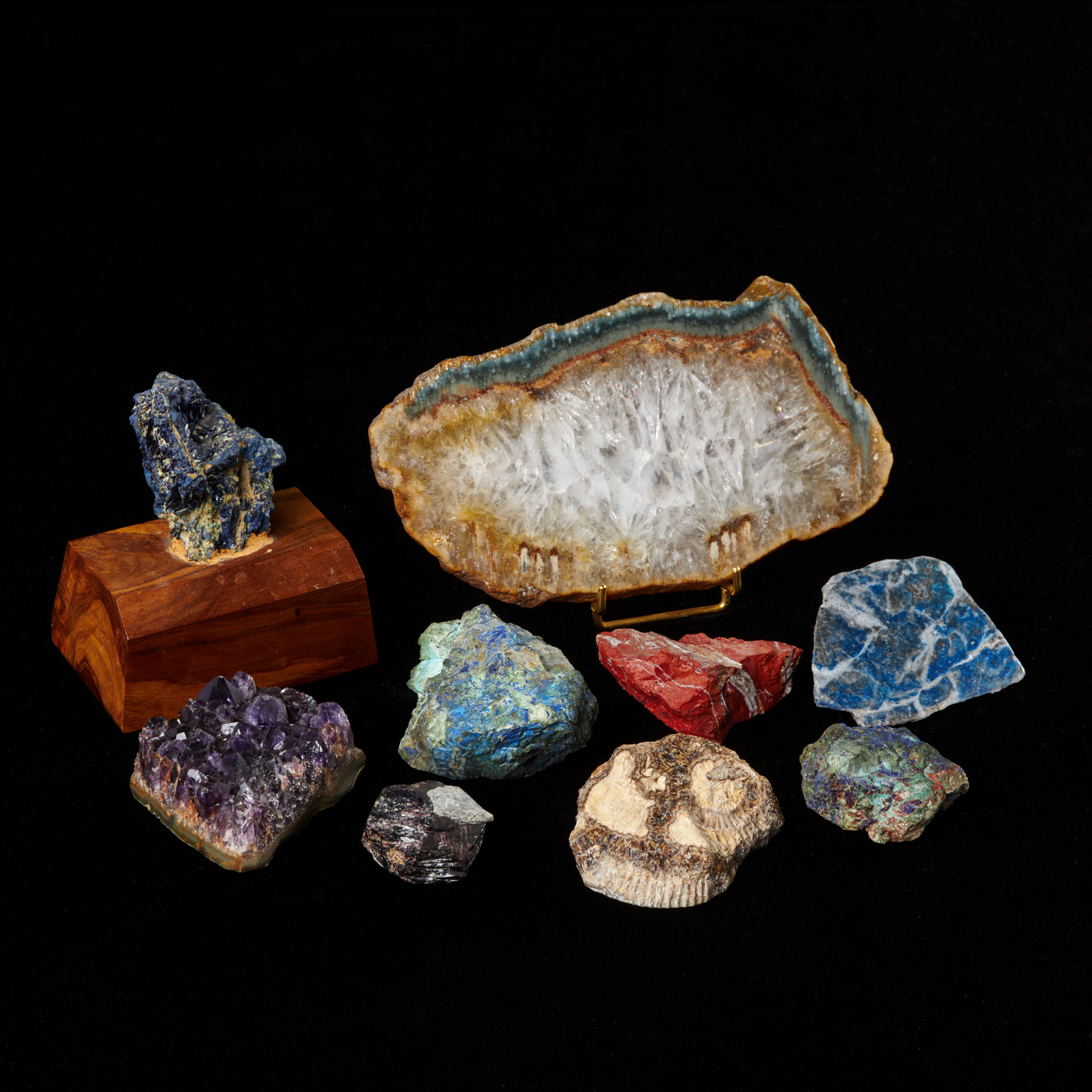 MINERALER, 9 st, lapis lazuli, ametistkluster, skiva från geod, granatkristall