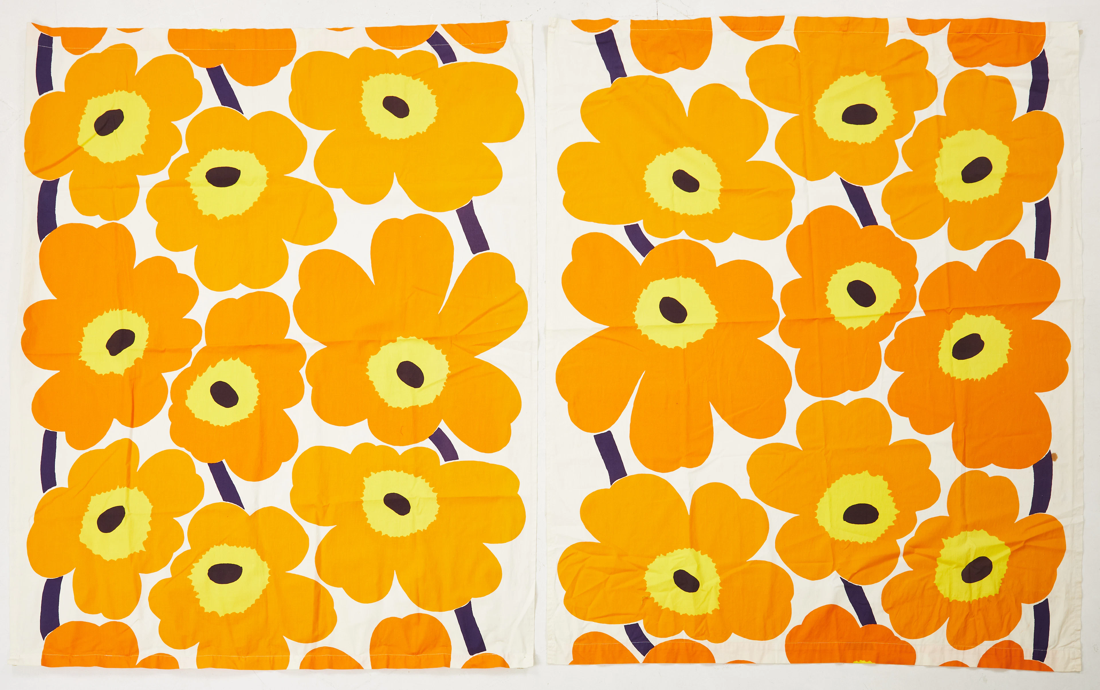 MAIJA ISOLA. 2 st, "Unikko" gardiner, Marimekko.