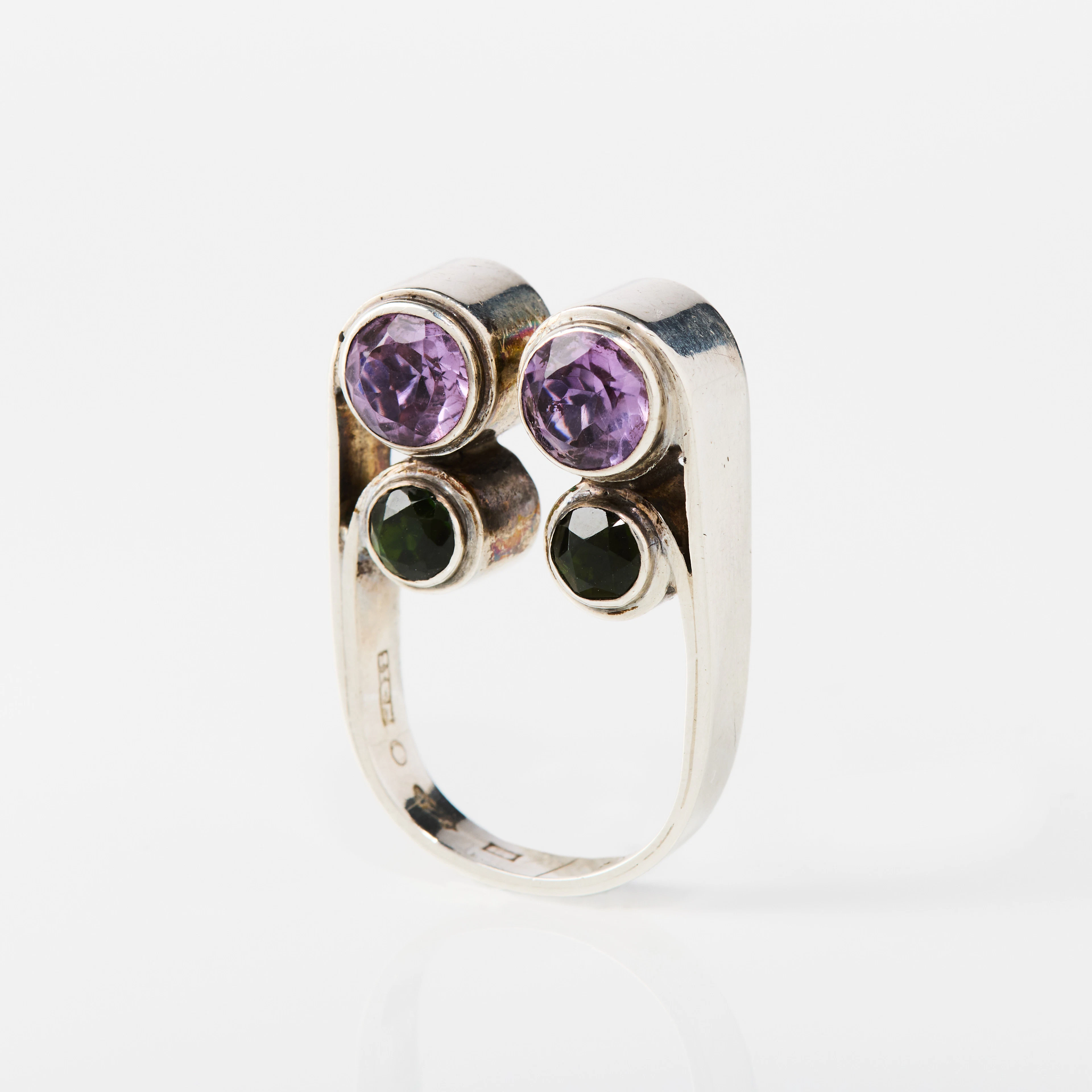 SIGURD PERSSON. Ring, silver med ametister och gröna turmaliner, Stockholm
