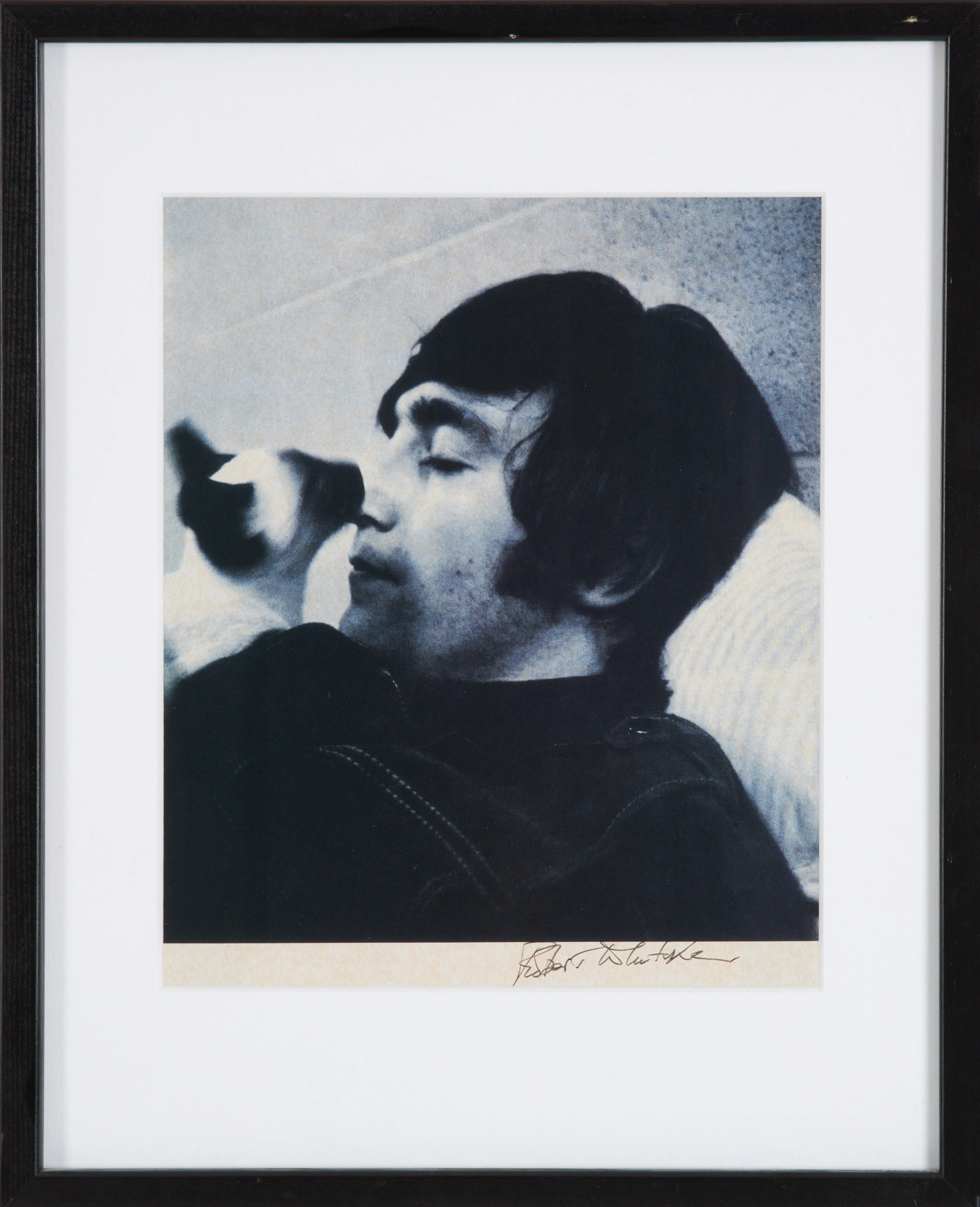ROBERT WHITAKER. signerad bild, John Lennon med sin siames katt, senare