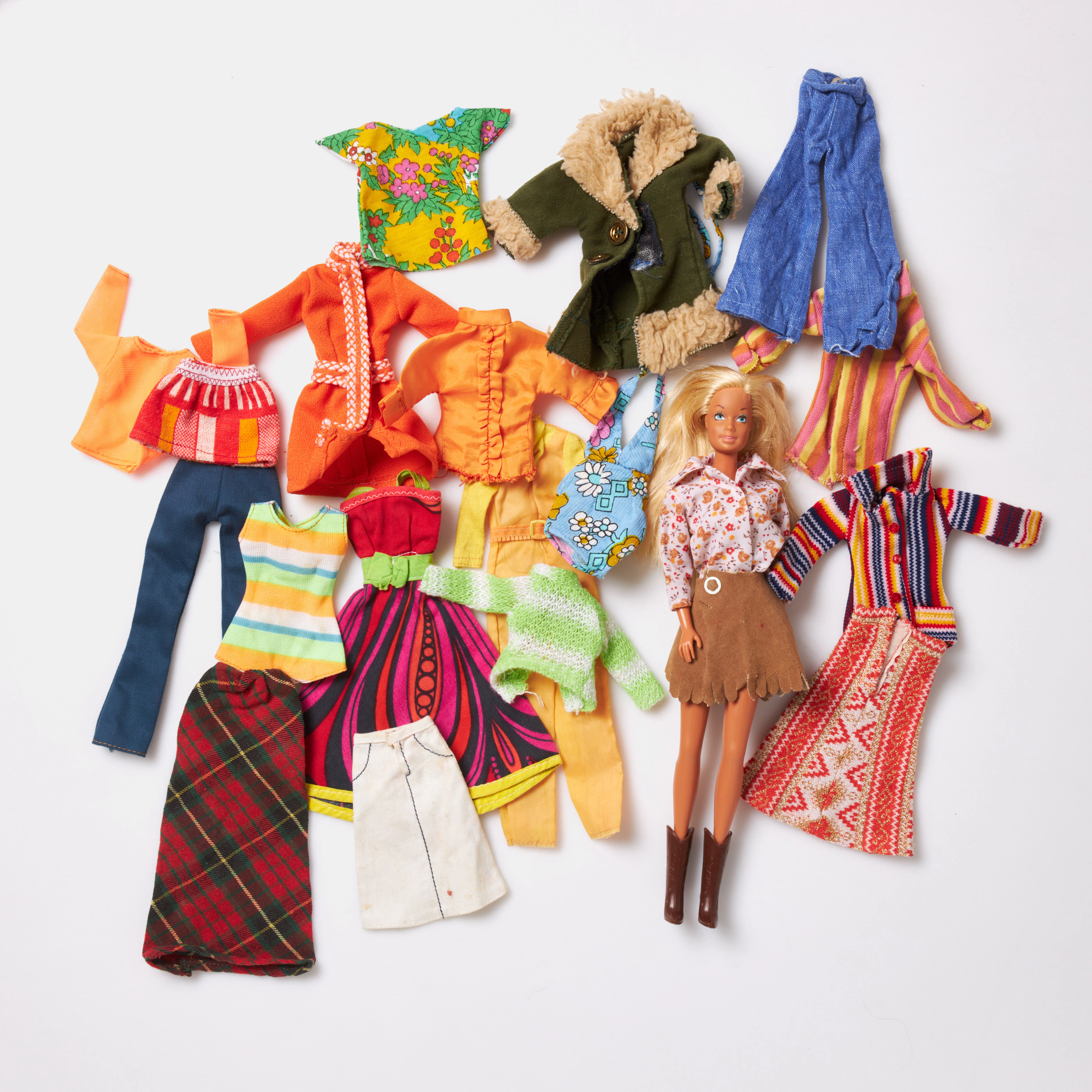MATTEL, Barbie "Malibu Barbie", med kläder och accessoarer, samt katalog