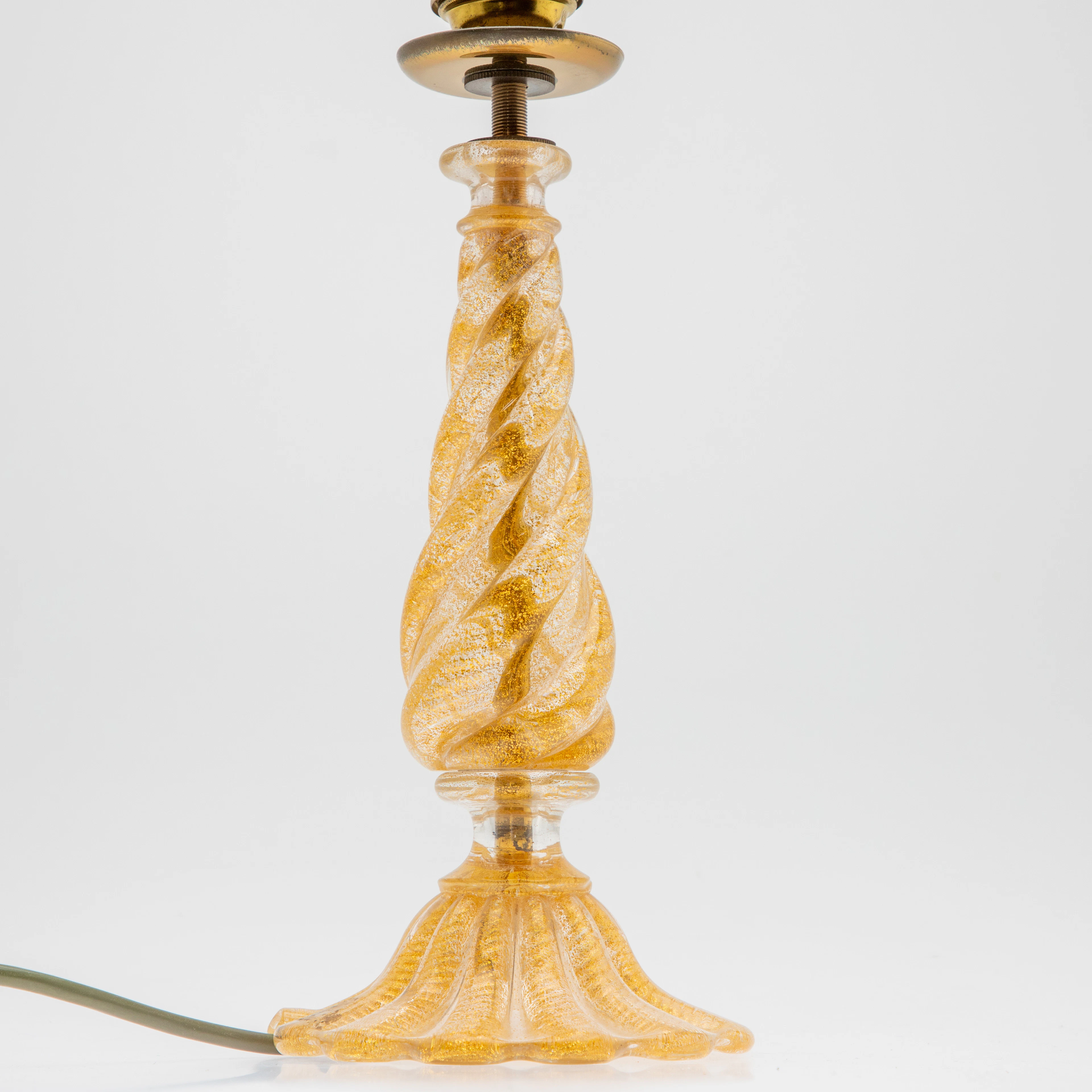 Murano Tischlampe mit gedrehtem Schaft und Goldkröseln, 20. Jh.