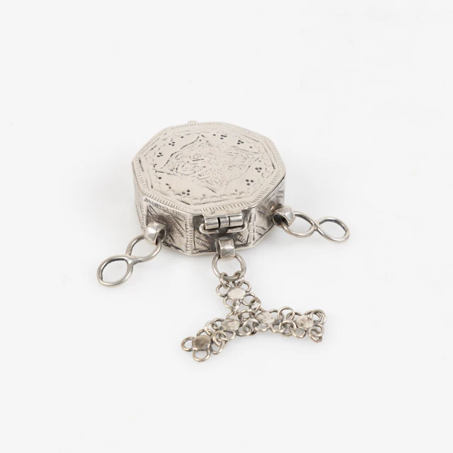 KORAN-DOSA / AMULETT, Mellanöstern, troligen Persien, 1800-tal, silver.