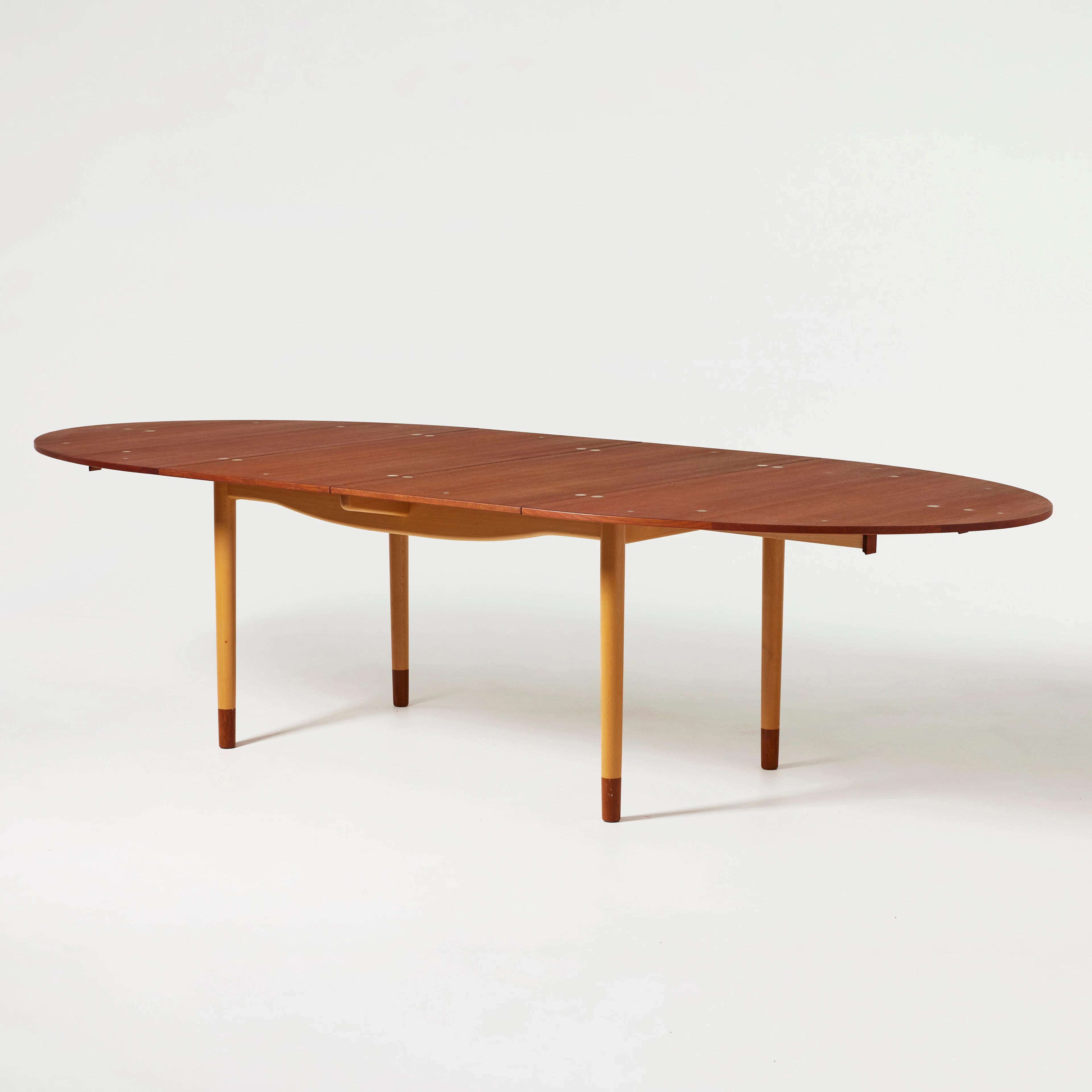FINN JUHL. "Judasbordet", matbord, Snickarmästare Niels Roth Andersen, Danmark.