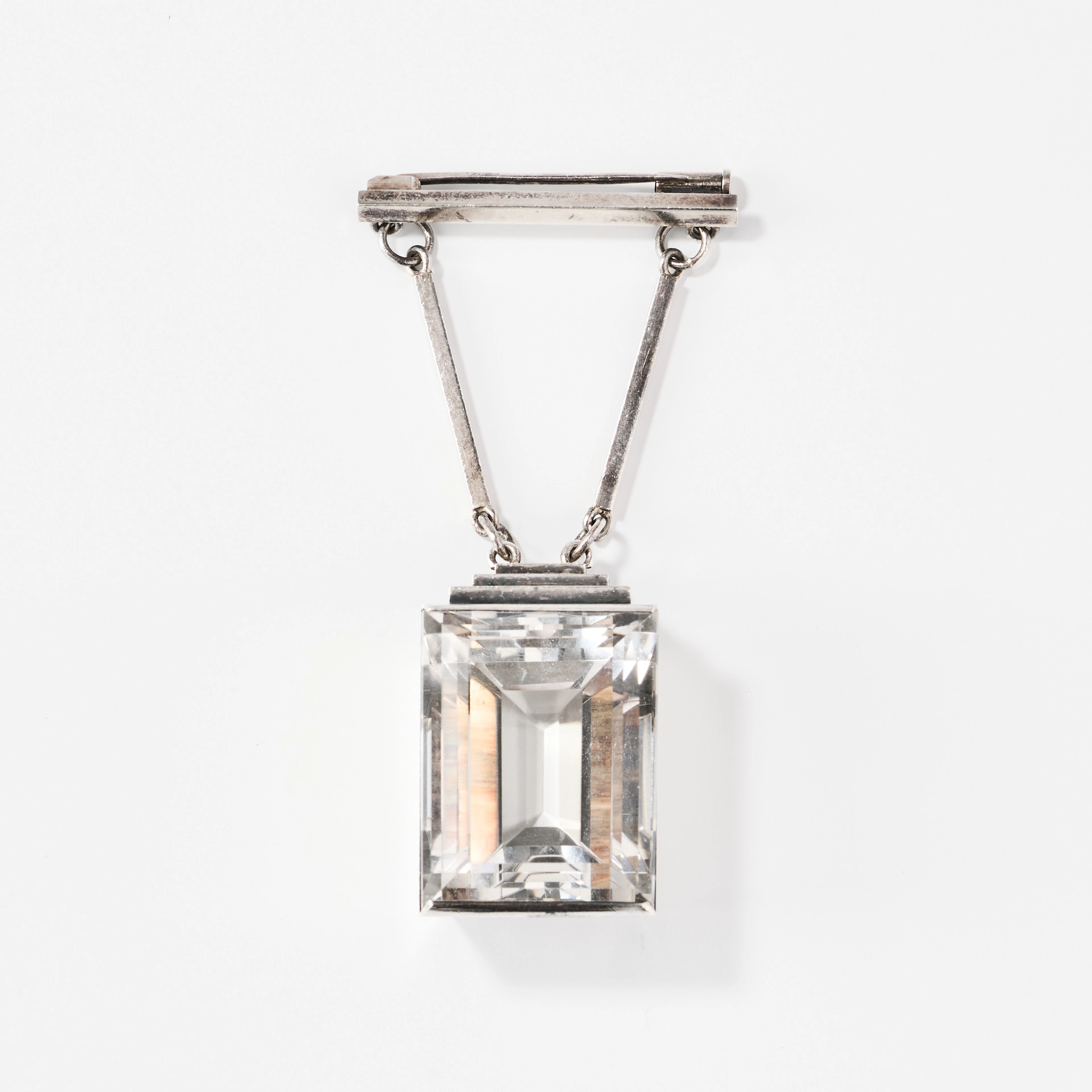 WIWEN NILSSON. Brosch, sterlingsilver och bergkristall. Lund 1947.
