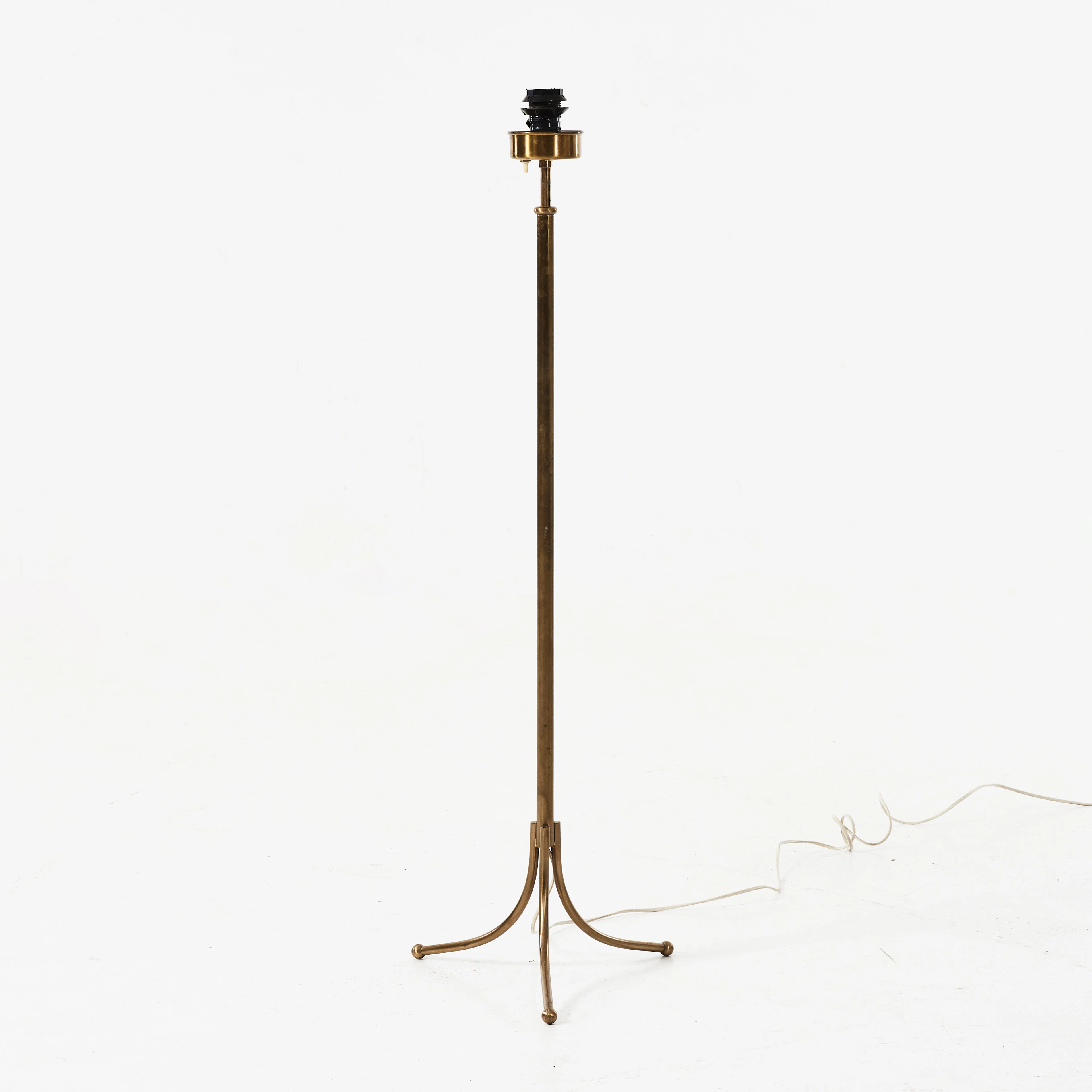 JOSEF FRANK. golvlampa, modell 2326, stomme i mässing, Firma Svenskt