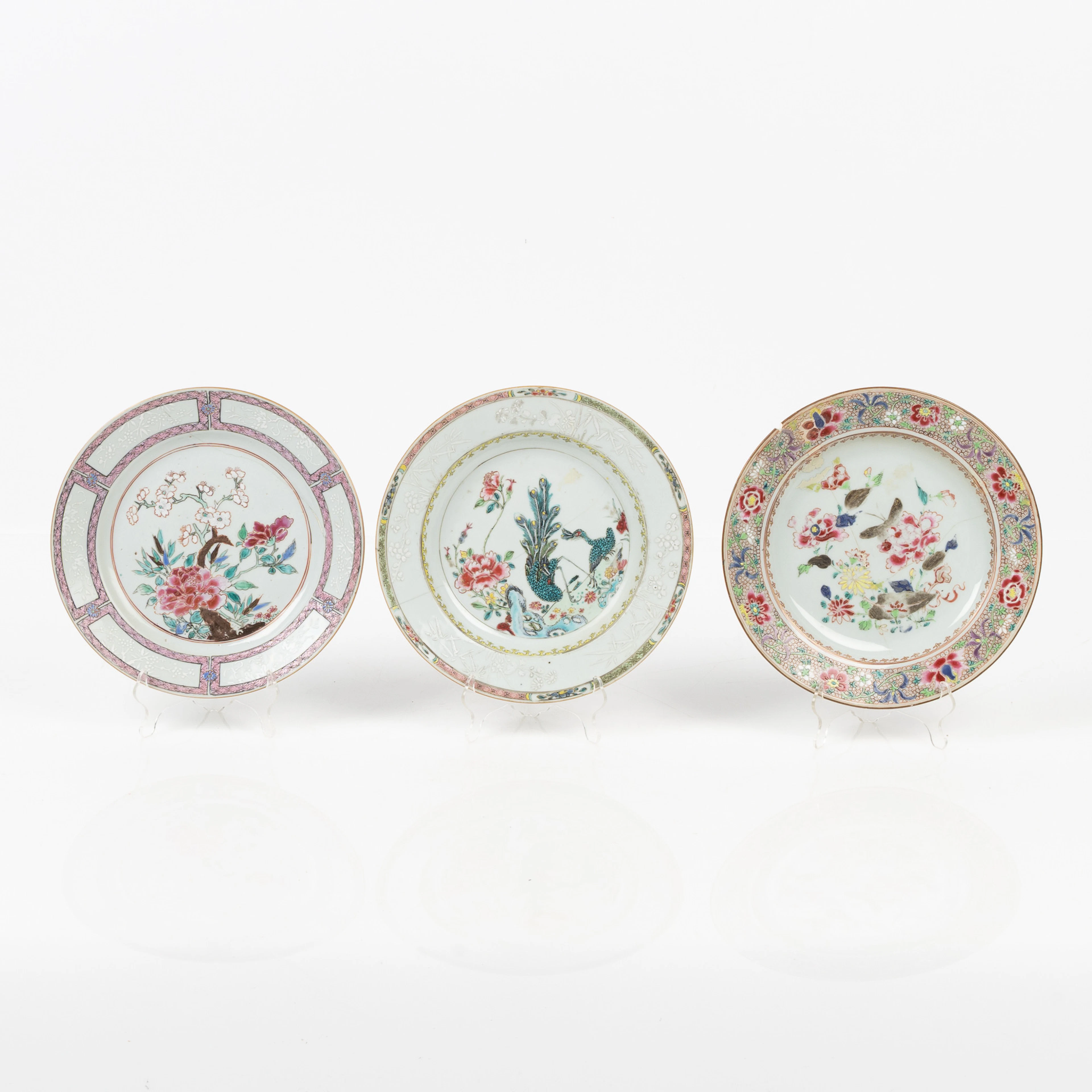 TALLRIKAR, 3 st, Famille Rose, Qingdynastin, Kina, 1700-tal.
