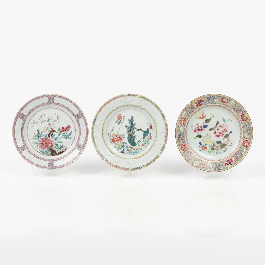 TALLRIKAR, 3 st, Famille Rose, Qingdynastin, Kina, 1700-tal.