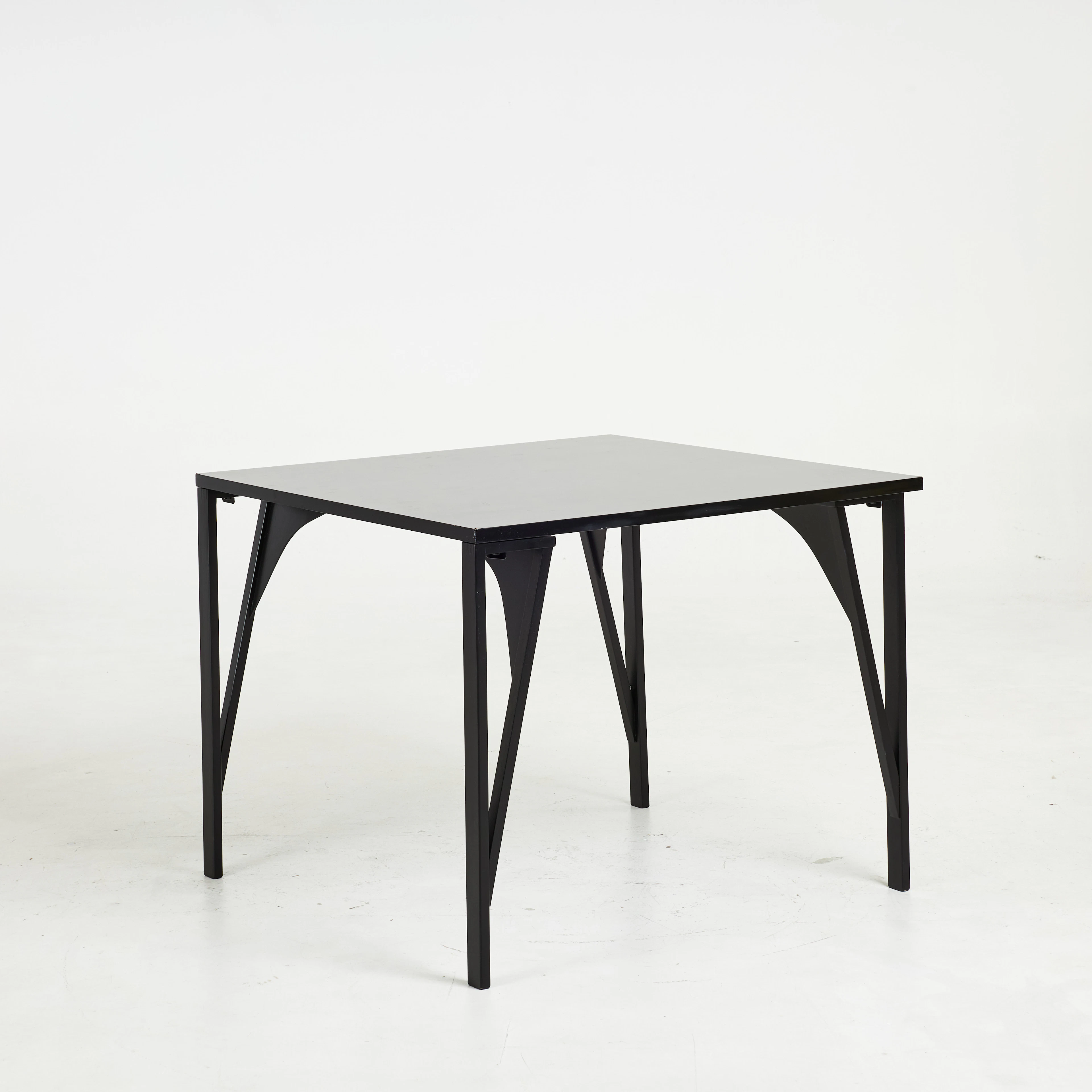 ACHILLE CASTIGLIONI. "Trac", matbord, för BBB Emmebonacina.