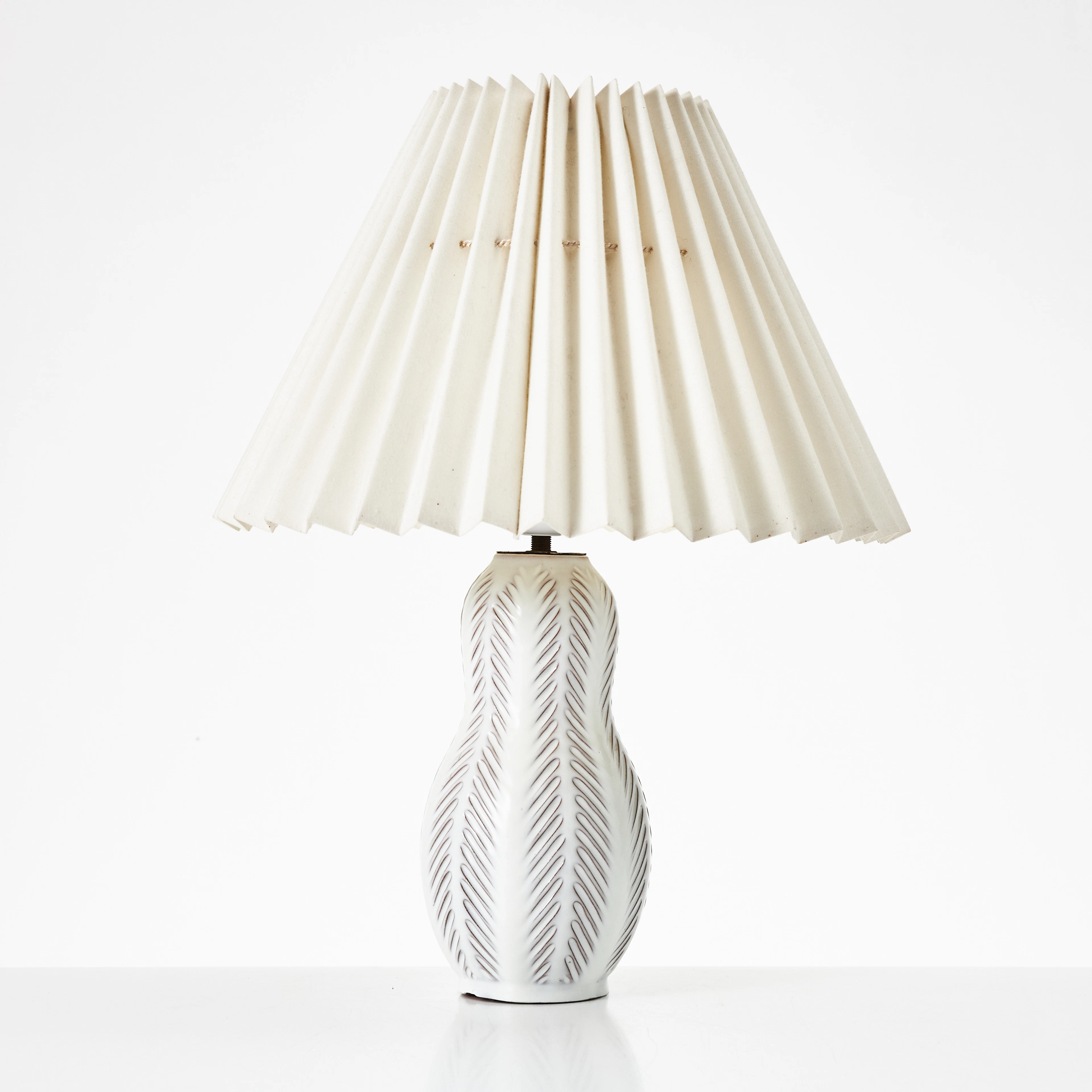 ANNA-LISA THOMSON. Bordslampa, keramik, Upsala-Ekeby, 1950-tal, vit glasyr.