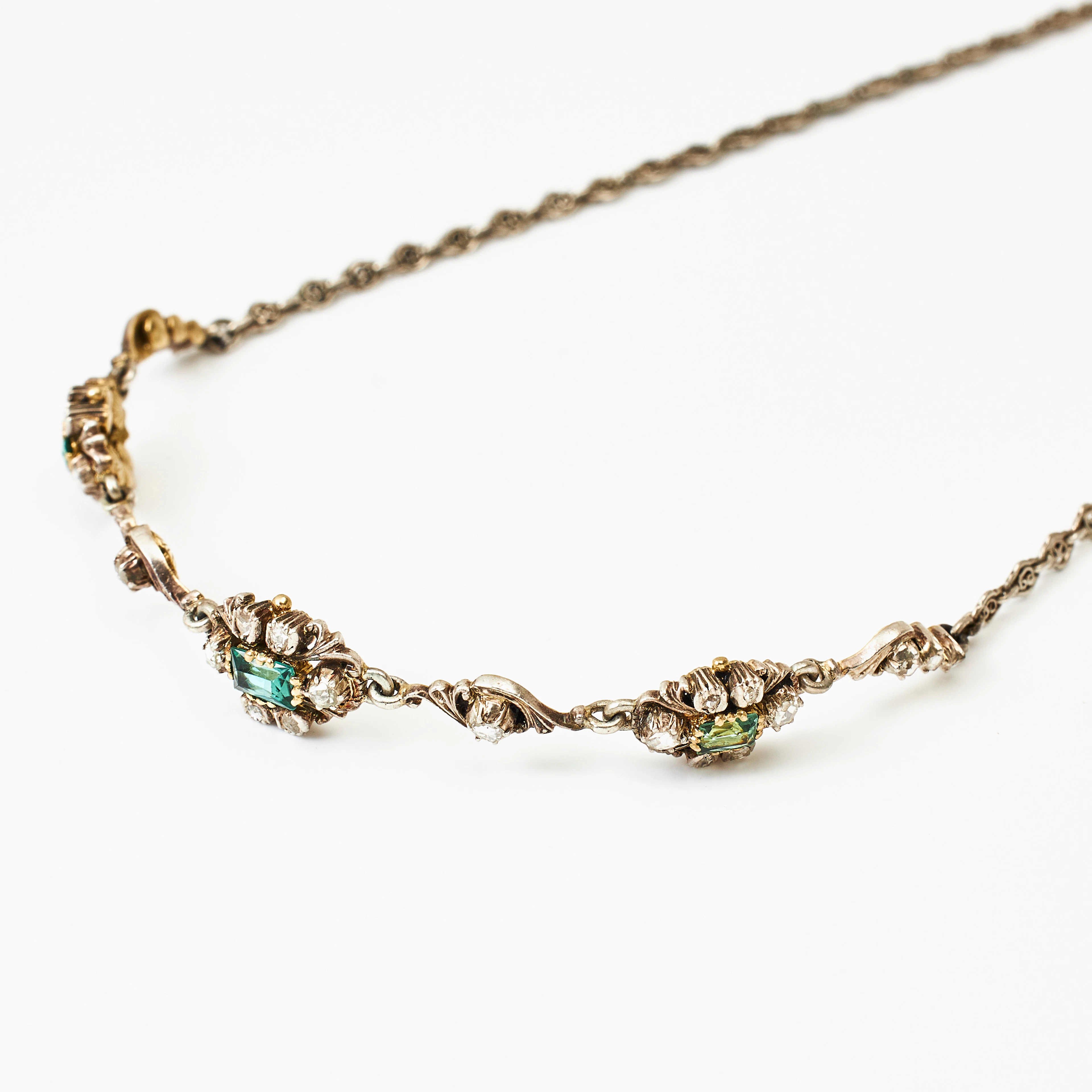 COLLIER, guld och silver, rosenslipade diamanter, 3 fantasislipade