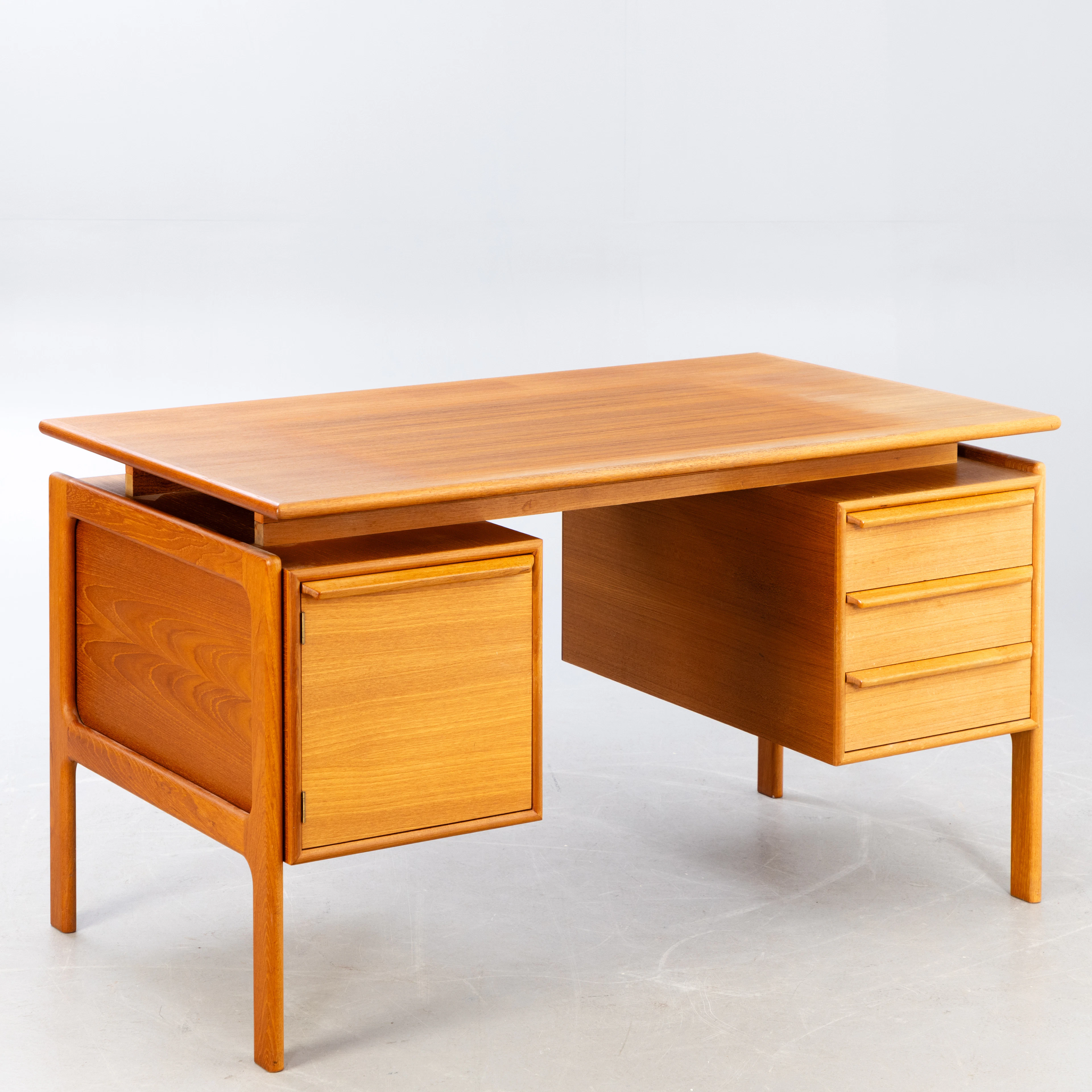 G.V. GASVIG. Teak Schreibtisch von G.V Møbler, Dänemark, 1960er Jahre.