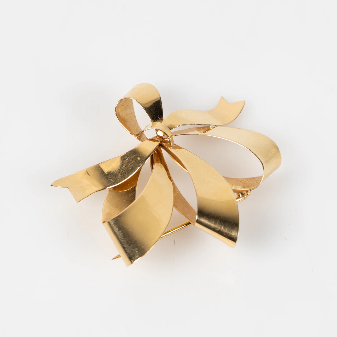 BROSCH, i form av rosett, Bertil Haglund Studio, Stockholm, 1945, 18K guld.
