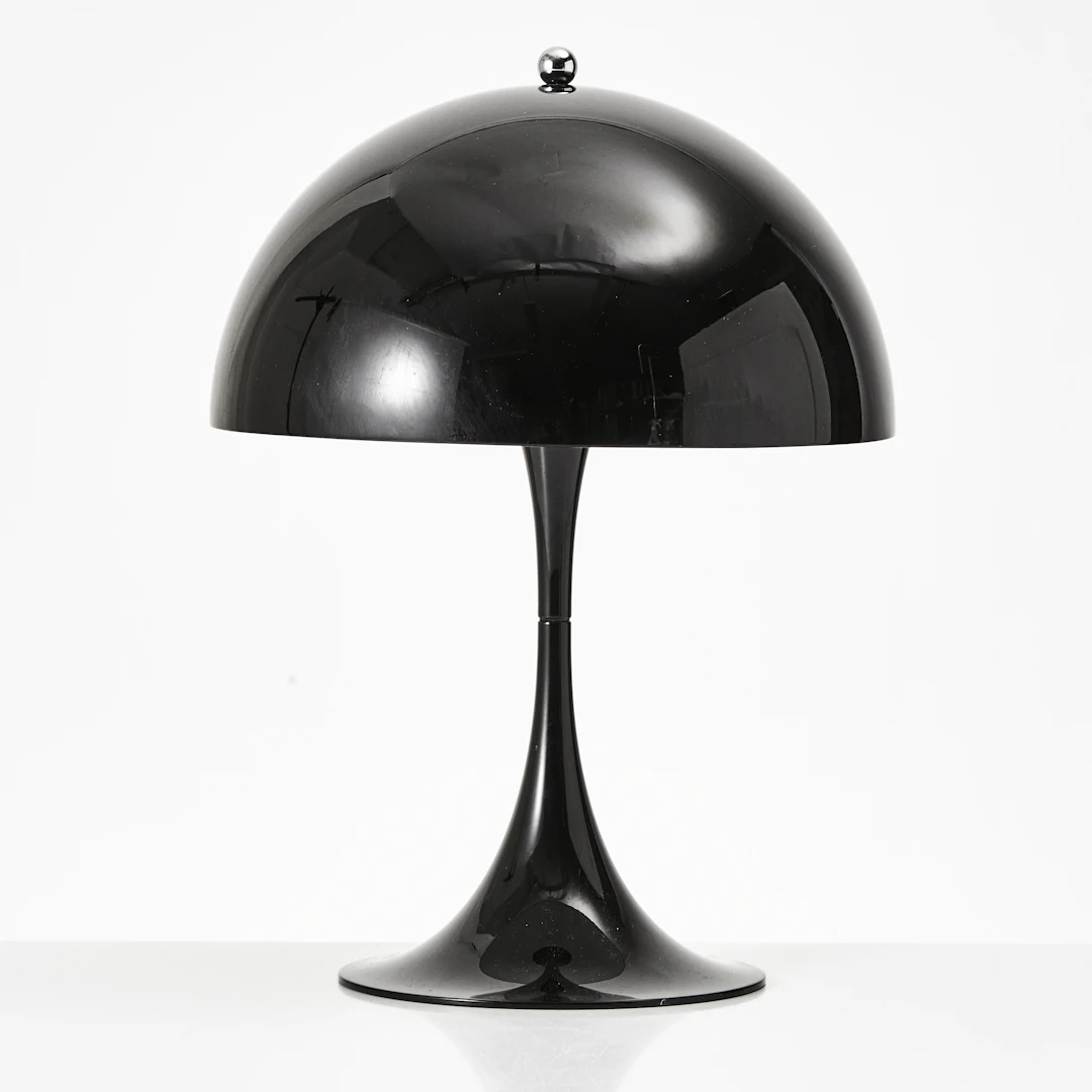 VERNER PANTON. Bordslampa, "Panthella", Louis Poulsen, Danmark.