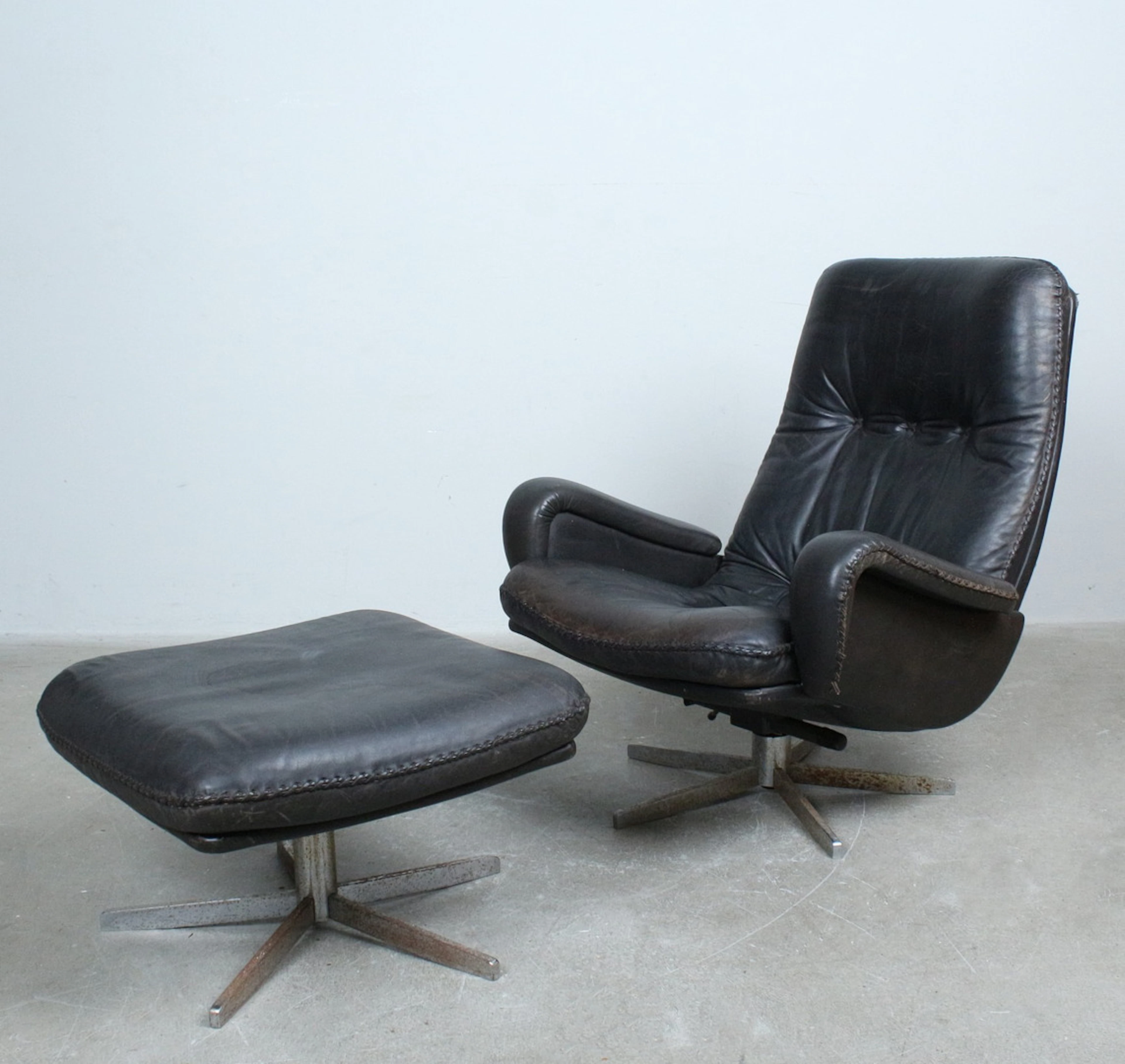 DE SEDE. , Sessel mit Ottomane, Modell S231 "James Bond Drehstuhl"