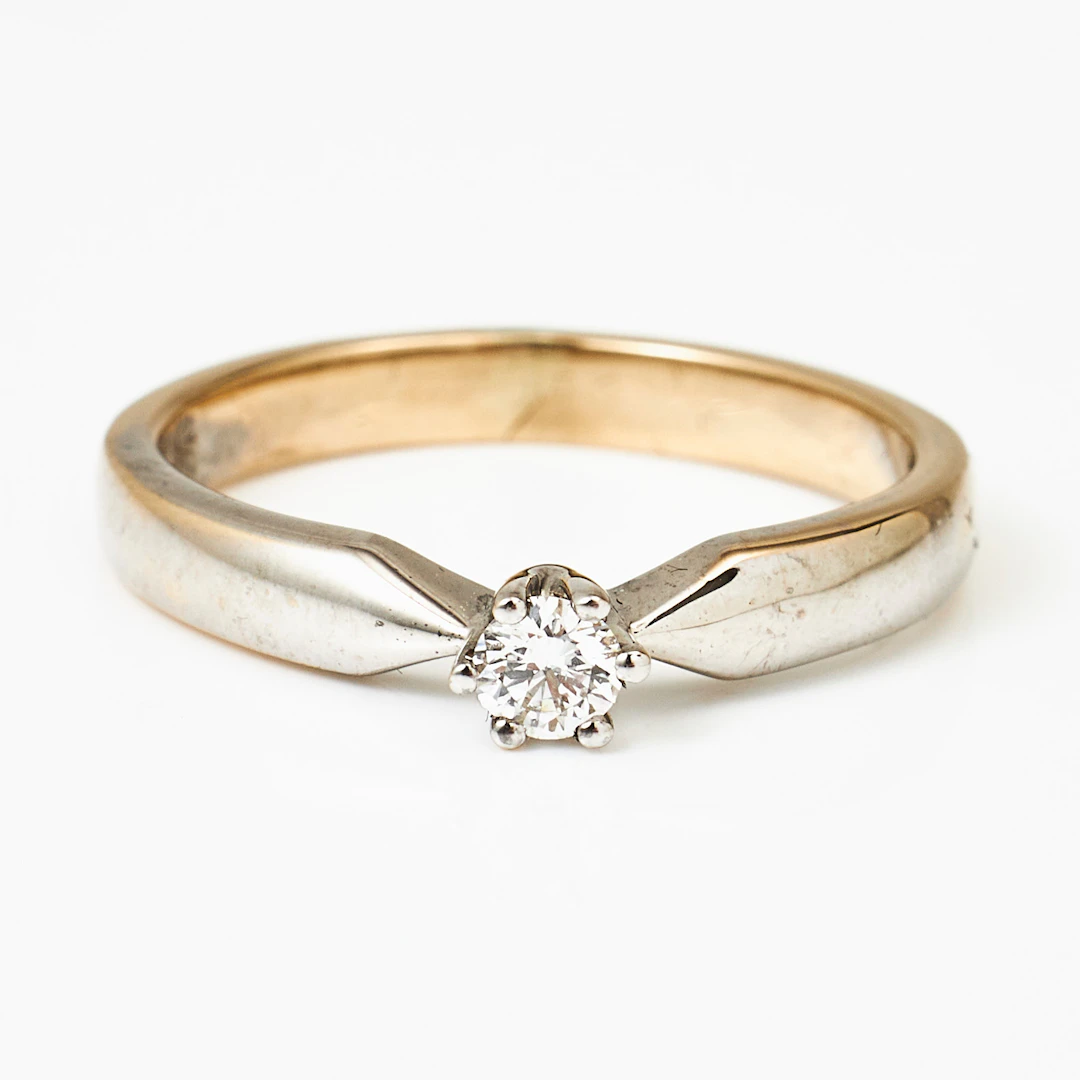 RING, 18 k rodierat vitguld, "Stjärnringen", briljant 0,18 ct., enligt