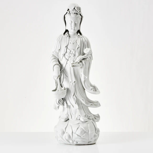 GUANYIN, porslin, Kina, 1900-tal, Blanc-de-Chine, märkning på ryggen.