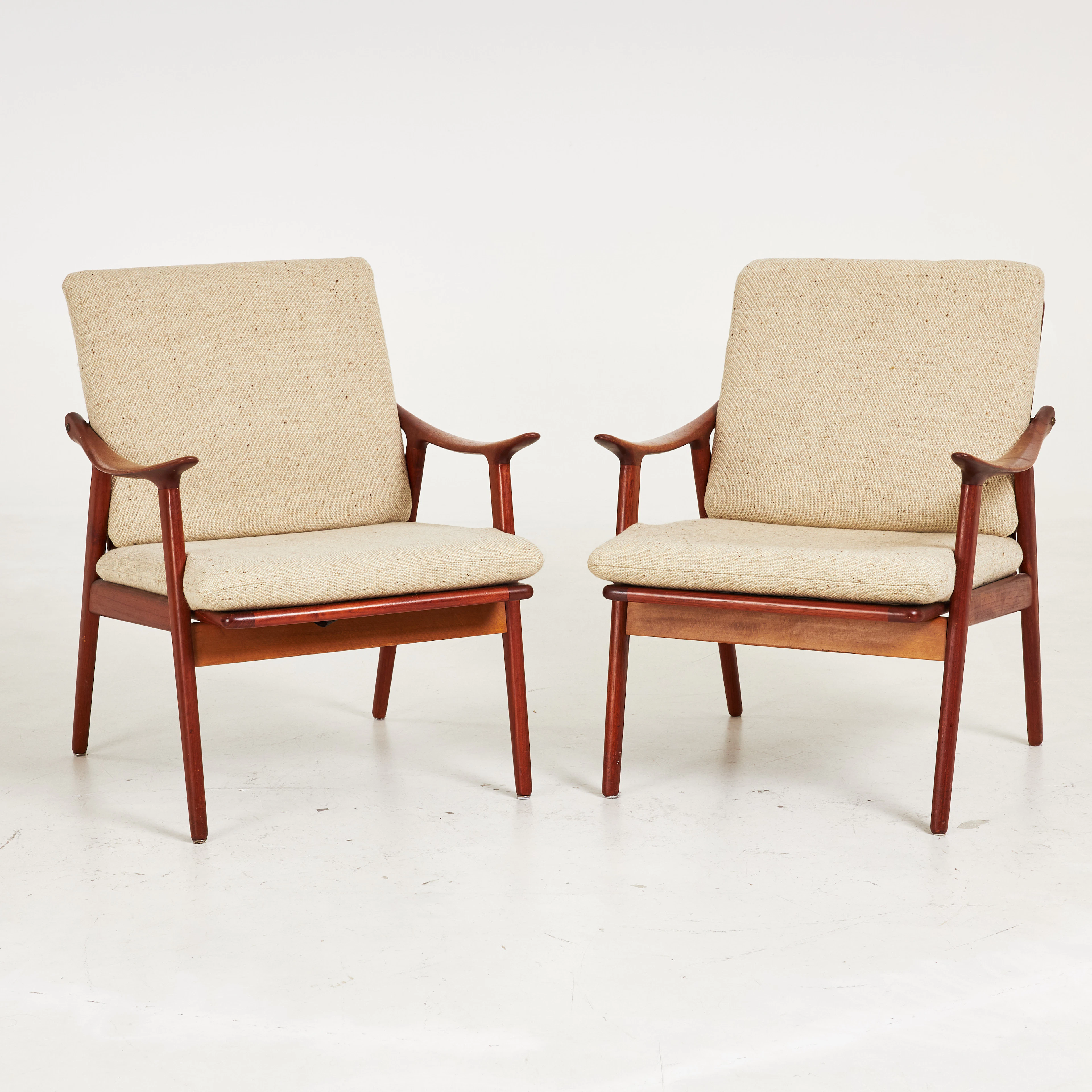 FREDRIK KAYSER. FÅTÖLJER, 1-par, modell 563, etikettmärkta Made in Norway.
