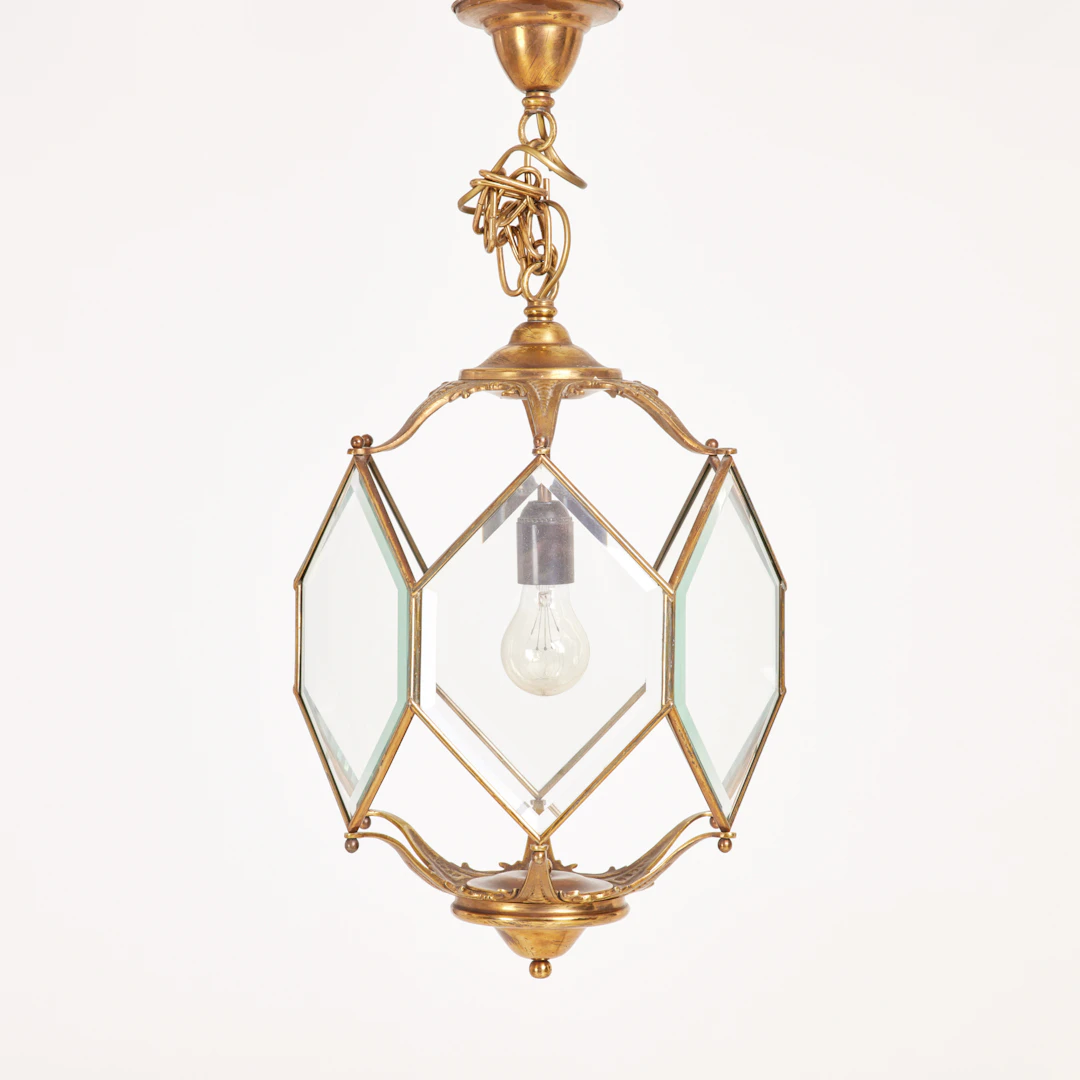 HALLYKTA. Stomme i mässing, fasettslipat glas, 1900-tal.