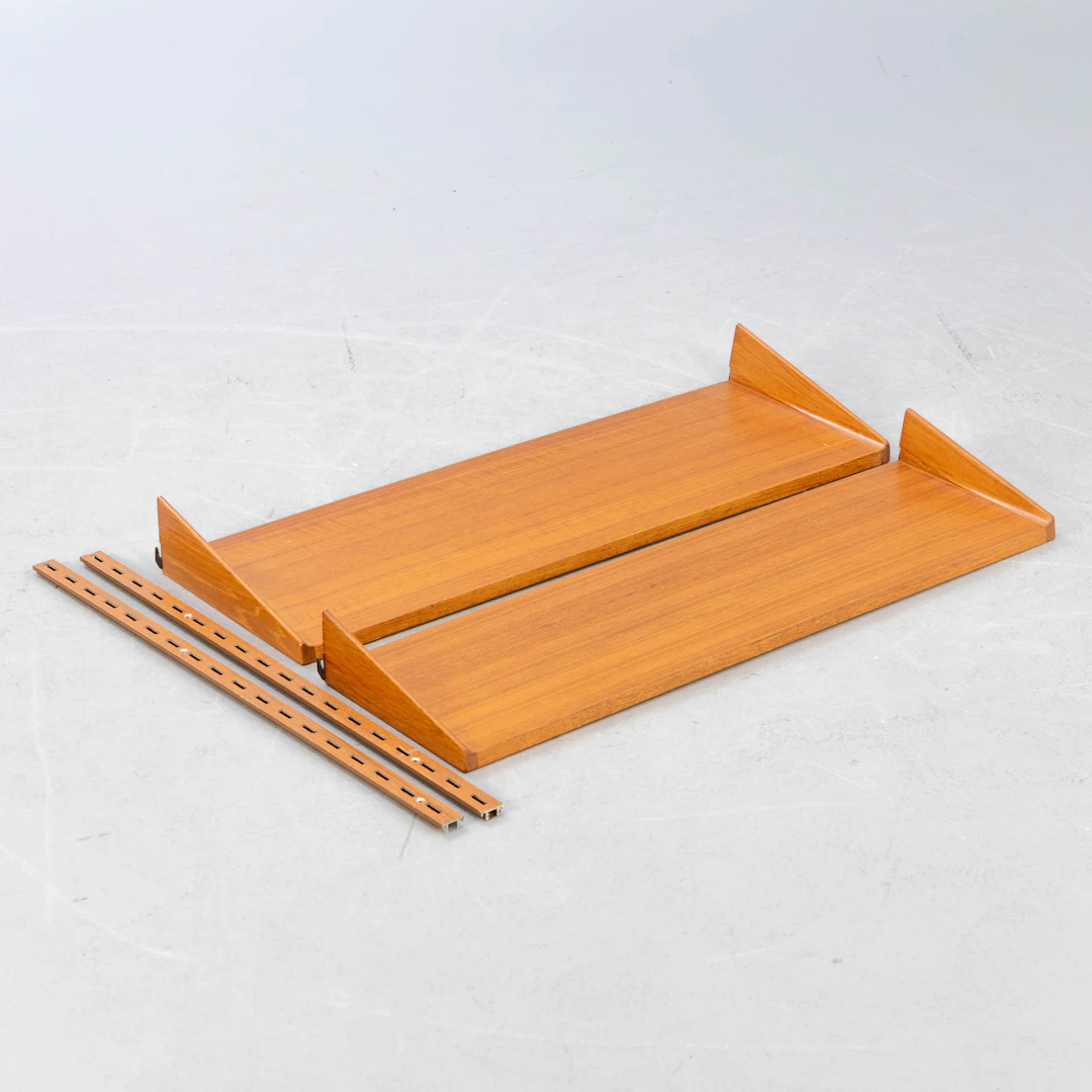 KAI KRISTIANSEN. FM Furniture. Teak Wandregal / zwei Regalböden (4).