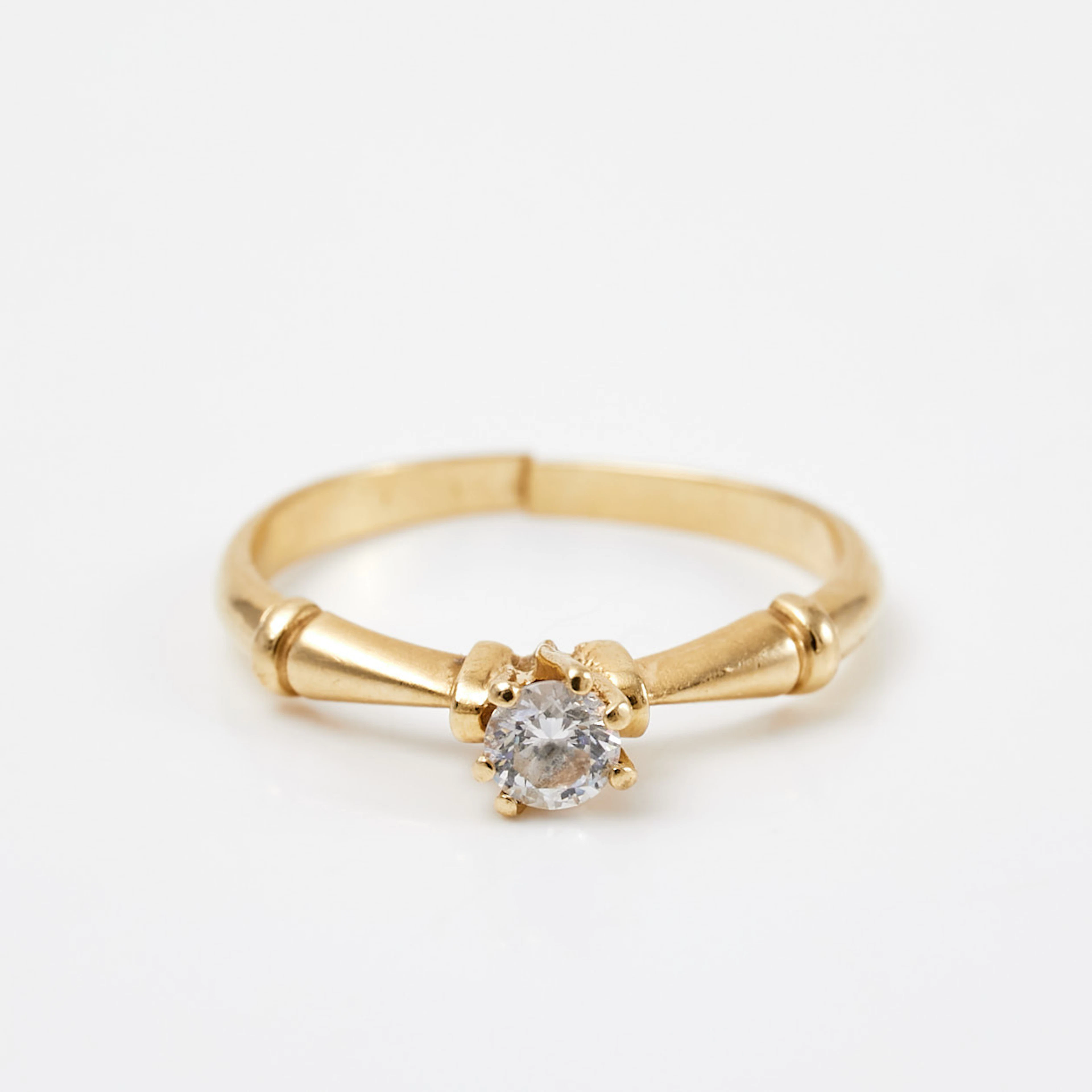 RING, 14 k guld, 1 briljantslipad cubic zirkon, utländska stämplar.