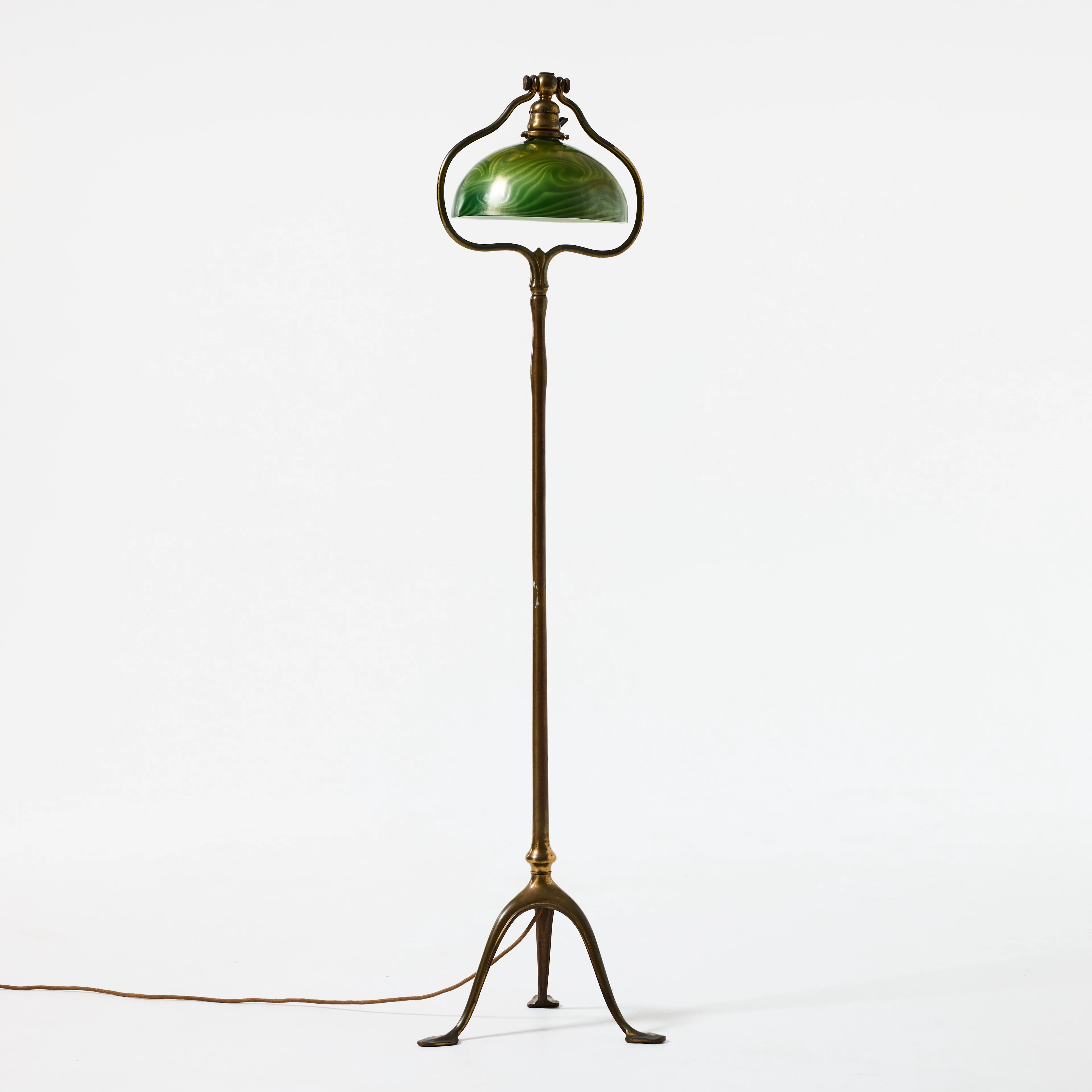 LOUIS COMFORT TIFFANY. Golvlampa, Tiffany Studios 1910-15, tripodformad
