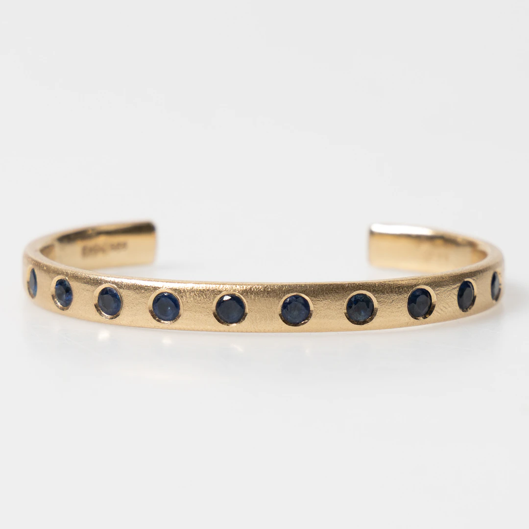 ARMRING, 14K guld, safirer, F Mül.