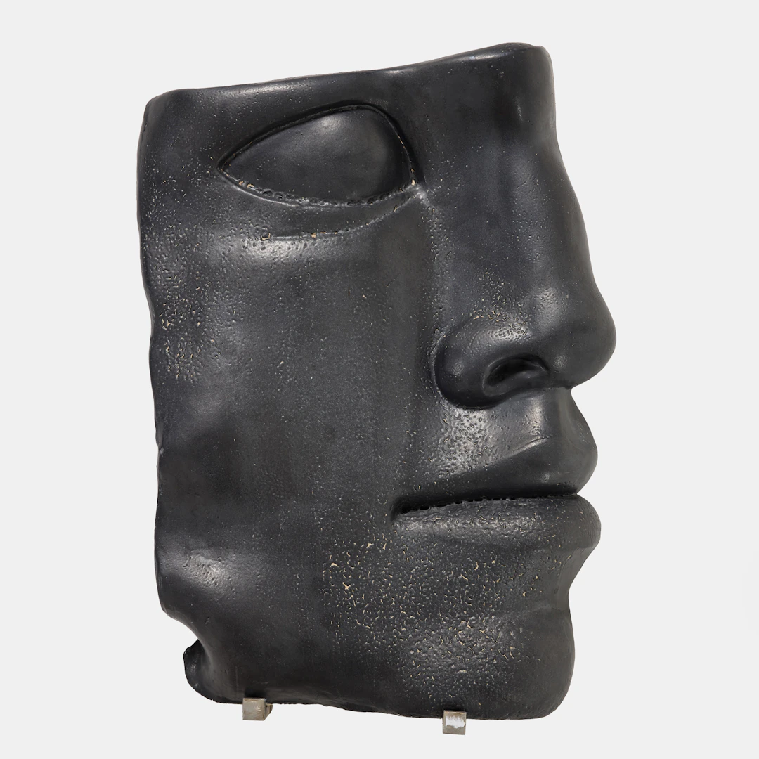 HERTHA HILLFON. Skulptur, egen verkstad, modellerad svart stengodslera
