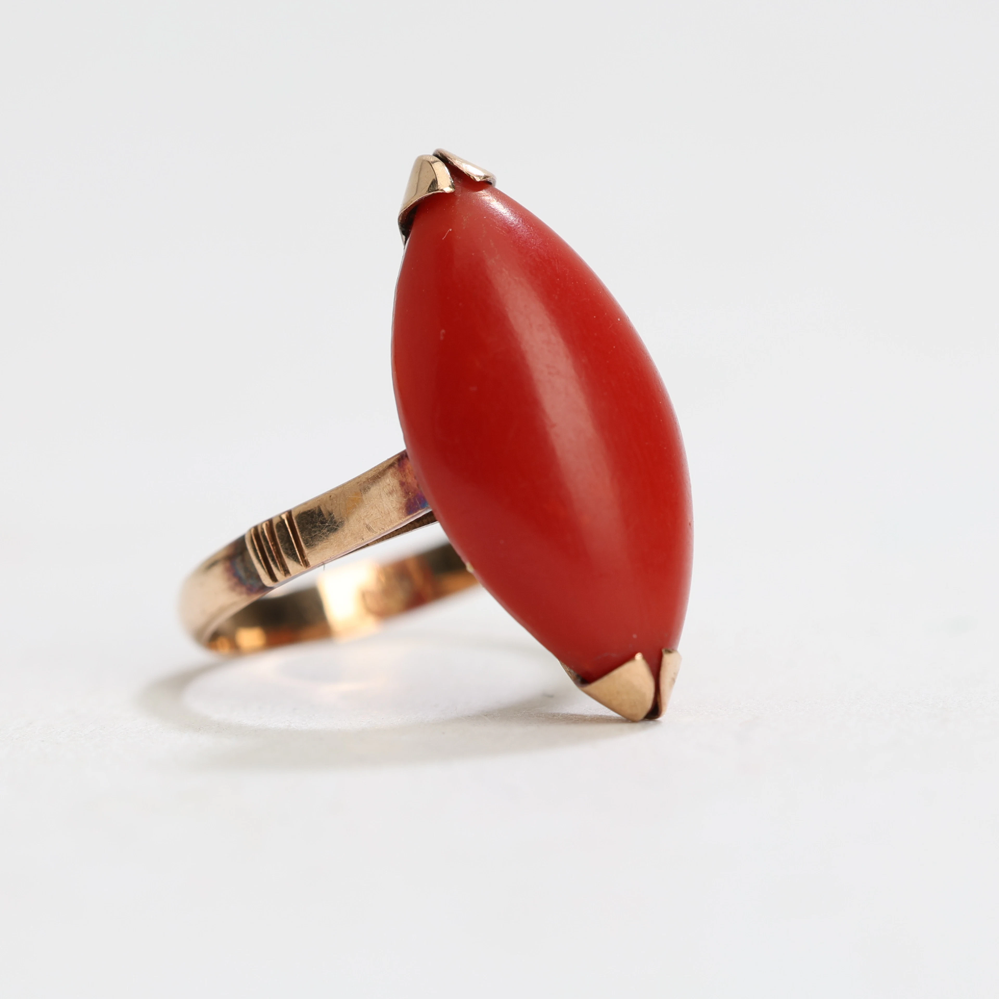 RING, 18K guld, korall.