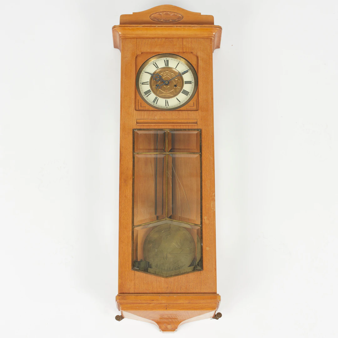 JUGENDSTIL Wanduhr, Holz, 20. Jahrhundert.