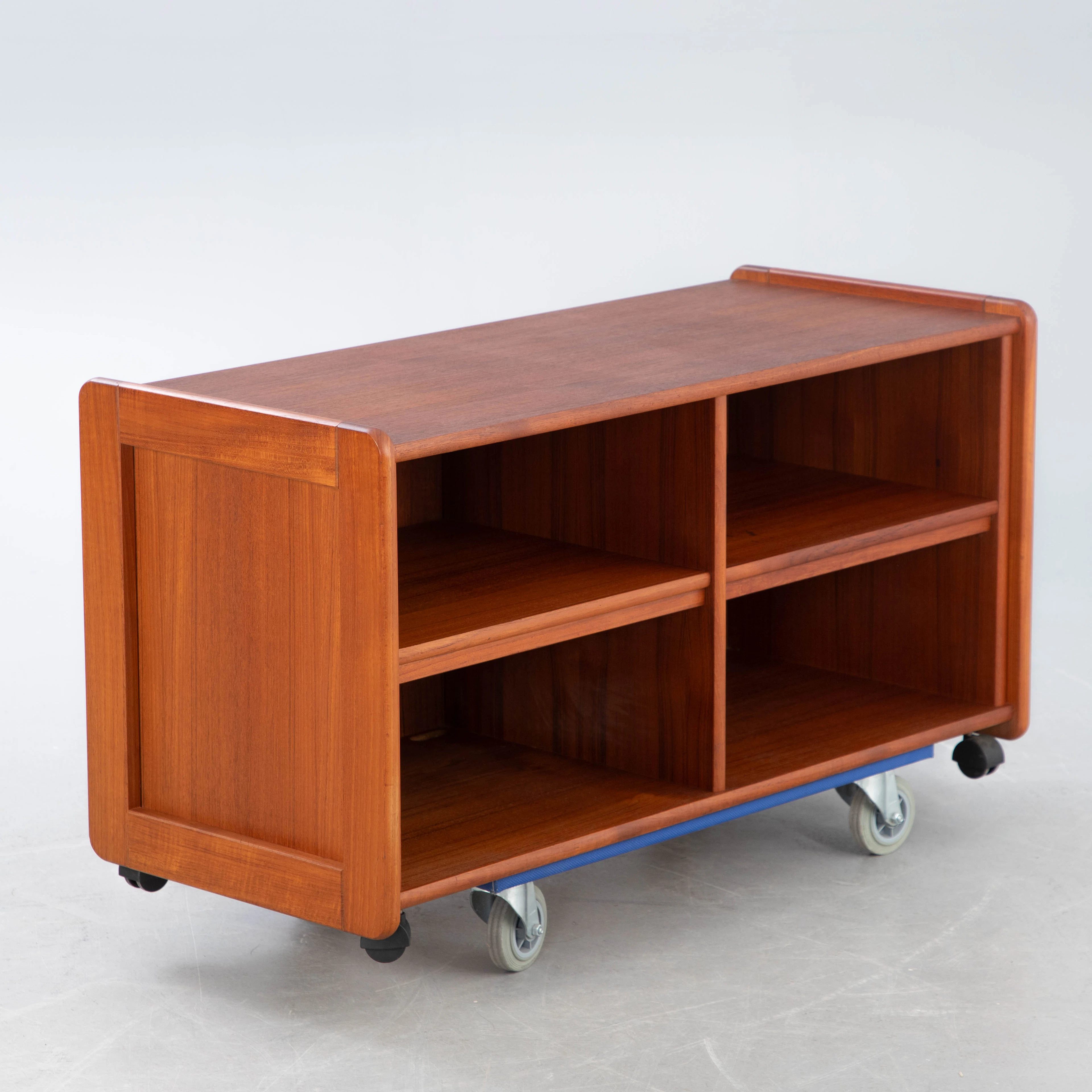 TV / Hifi Möbel aus Teak auf Rollen, Dänemark, 2. Hälfte 20. Jh.
