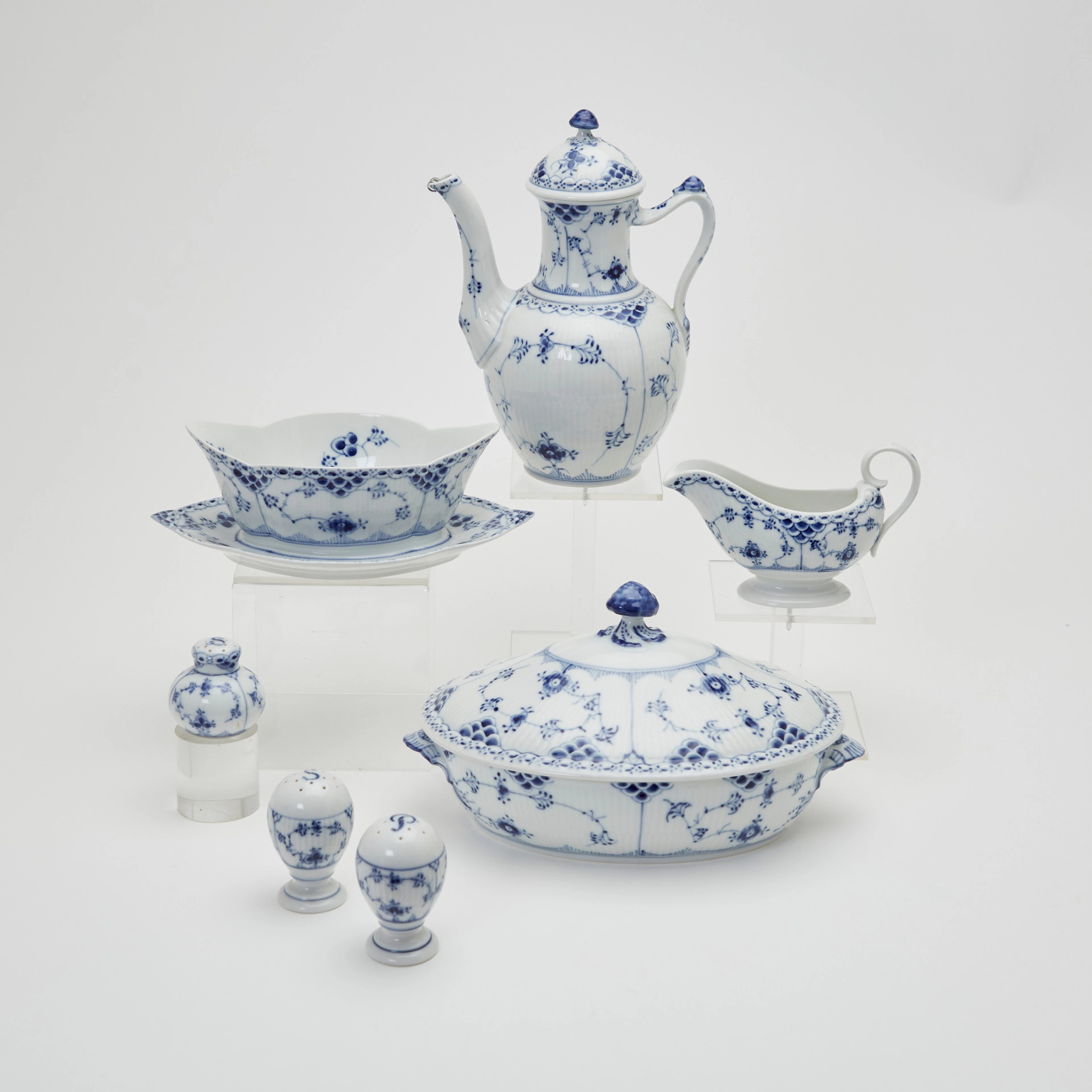 ROYAL COPENHAGEN, Serviceteile, Dekor 'Musselmalet Vollspitze', Porzellan