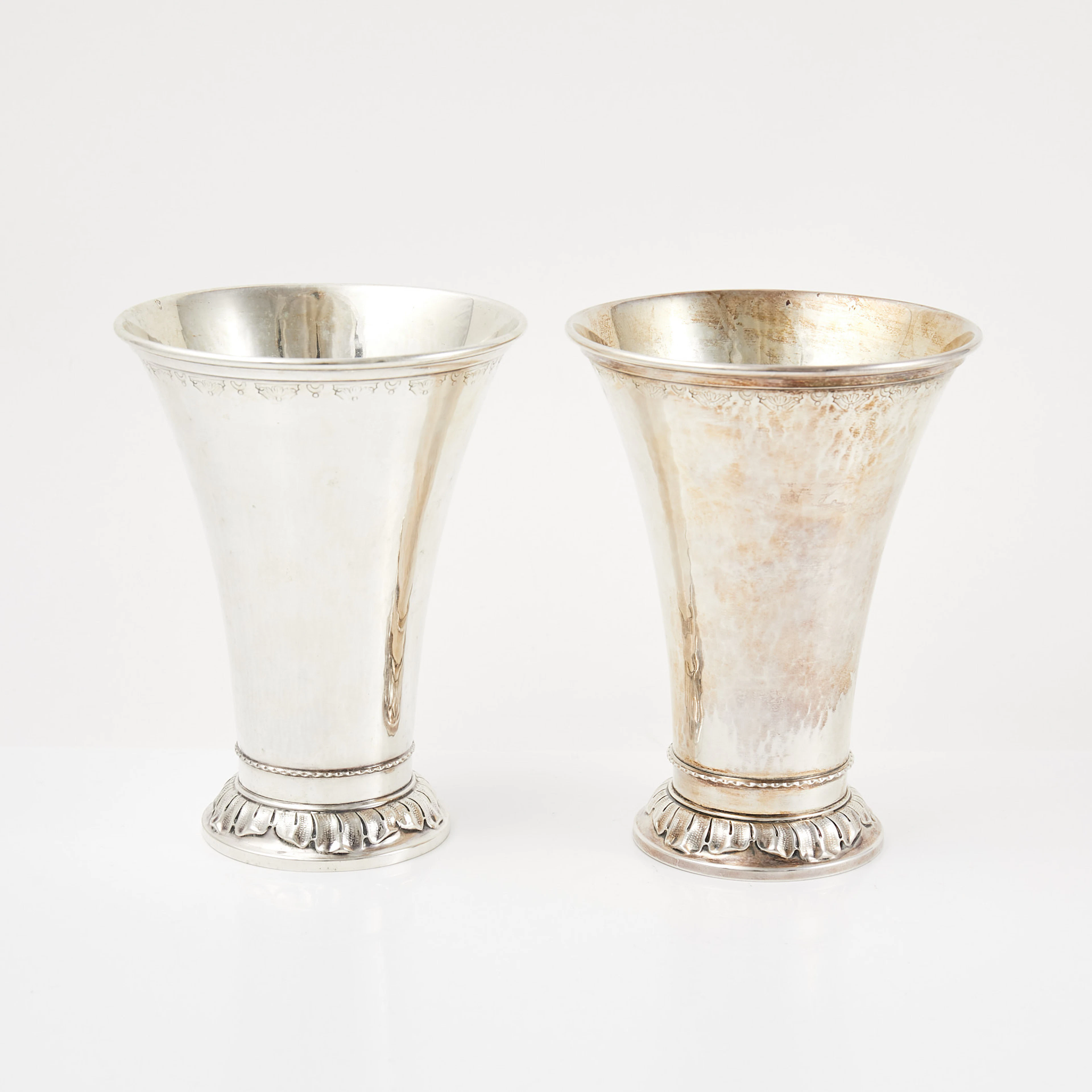 BÄGARE, 2 st, silver, spår av förgyllning, GAB, Mjölby, 1941-42.