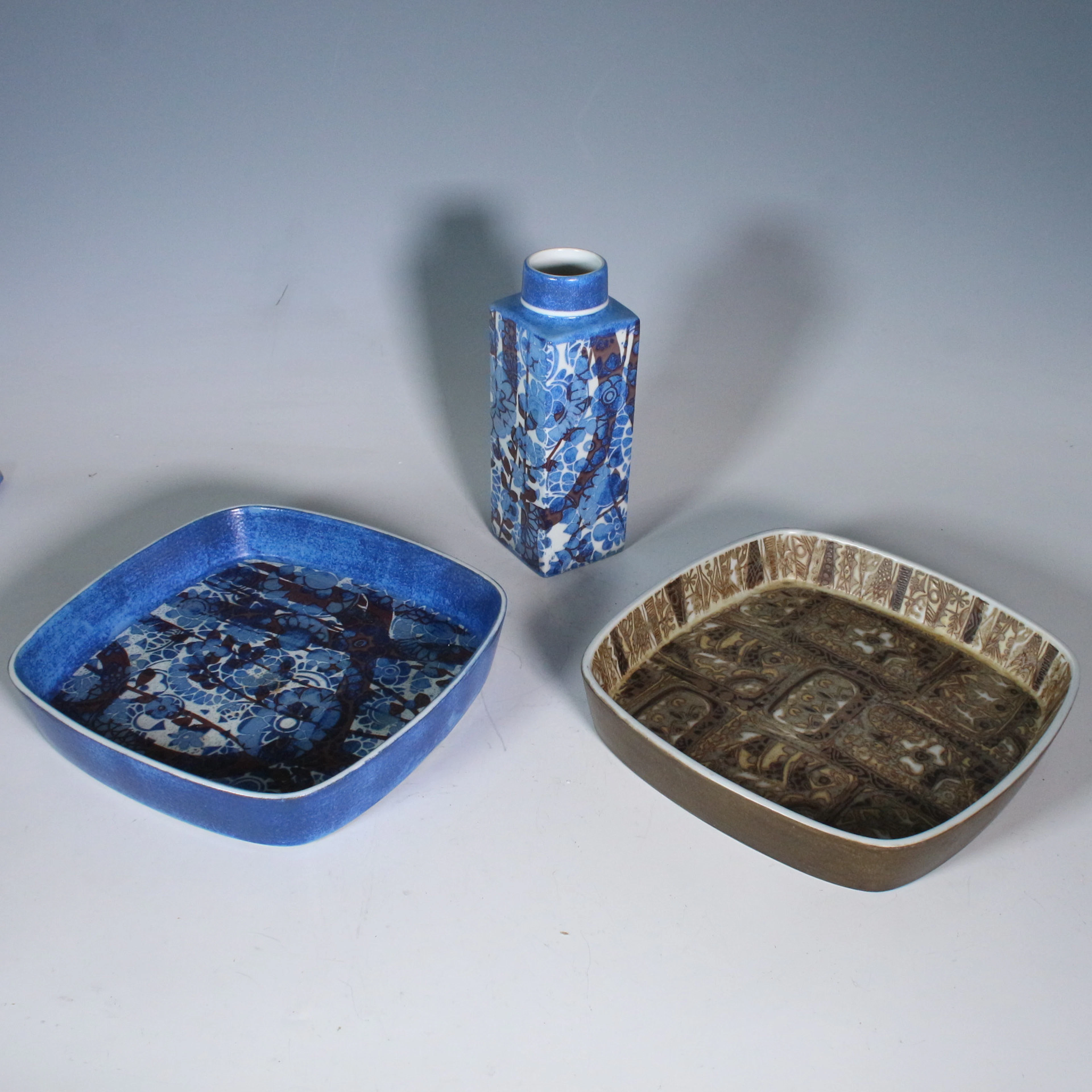 ILS THORSSON. für Royal Copenhagen, Zwei Schale und eine Vase, Fajence