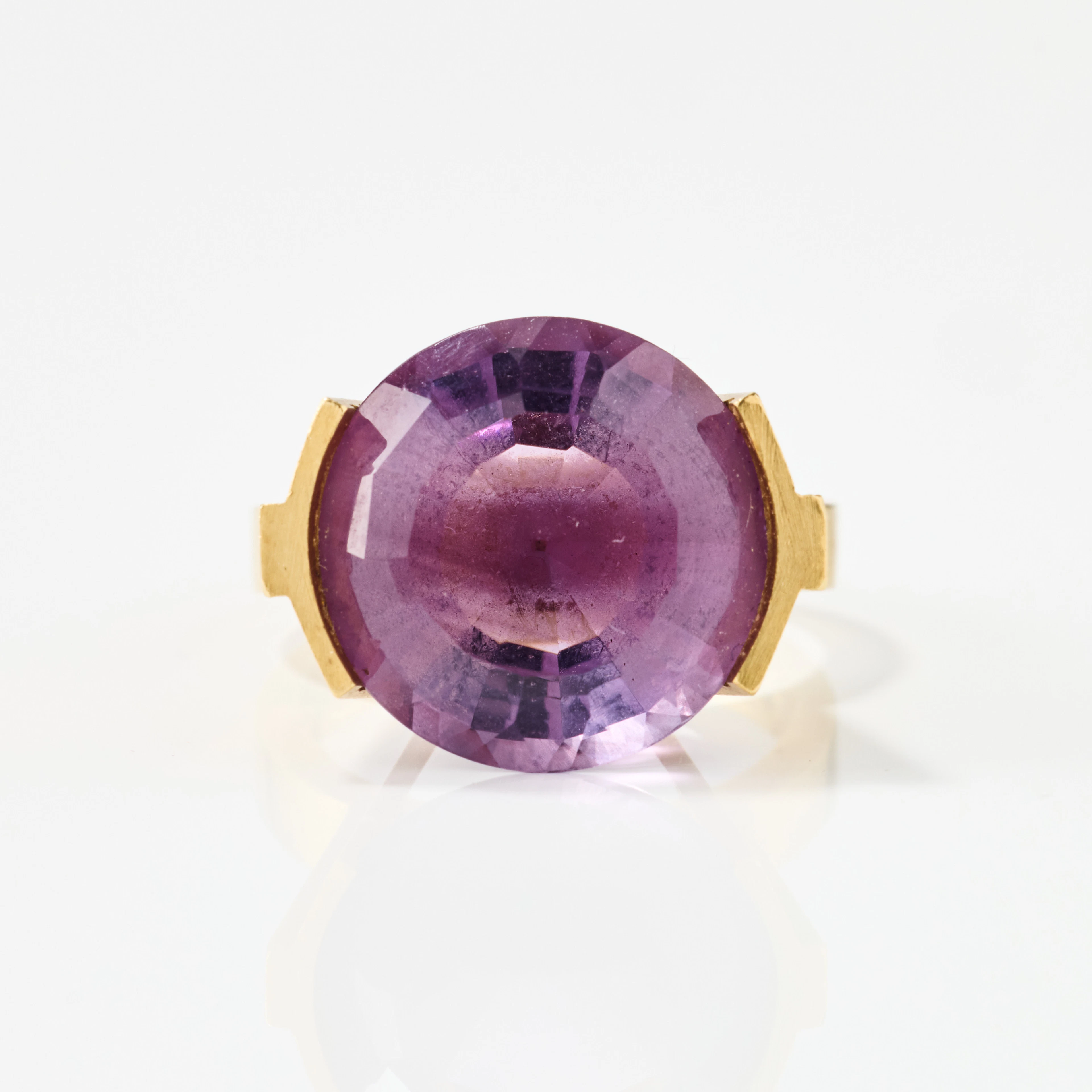 WIWEN NILSSON. Ring, 18K guld med en ametist, Lund 1966.