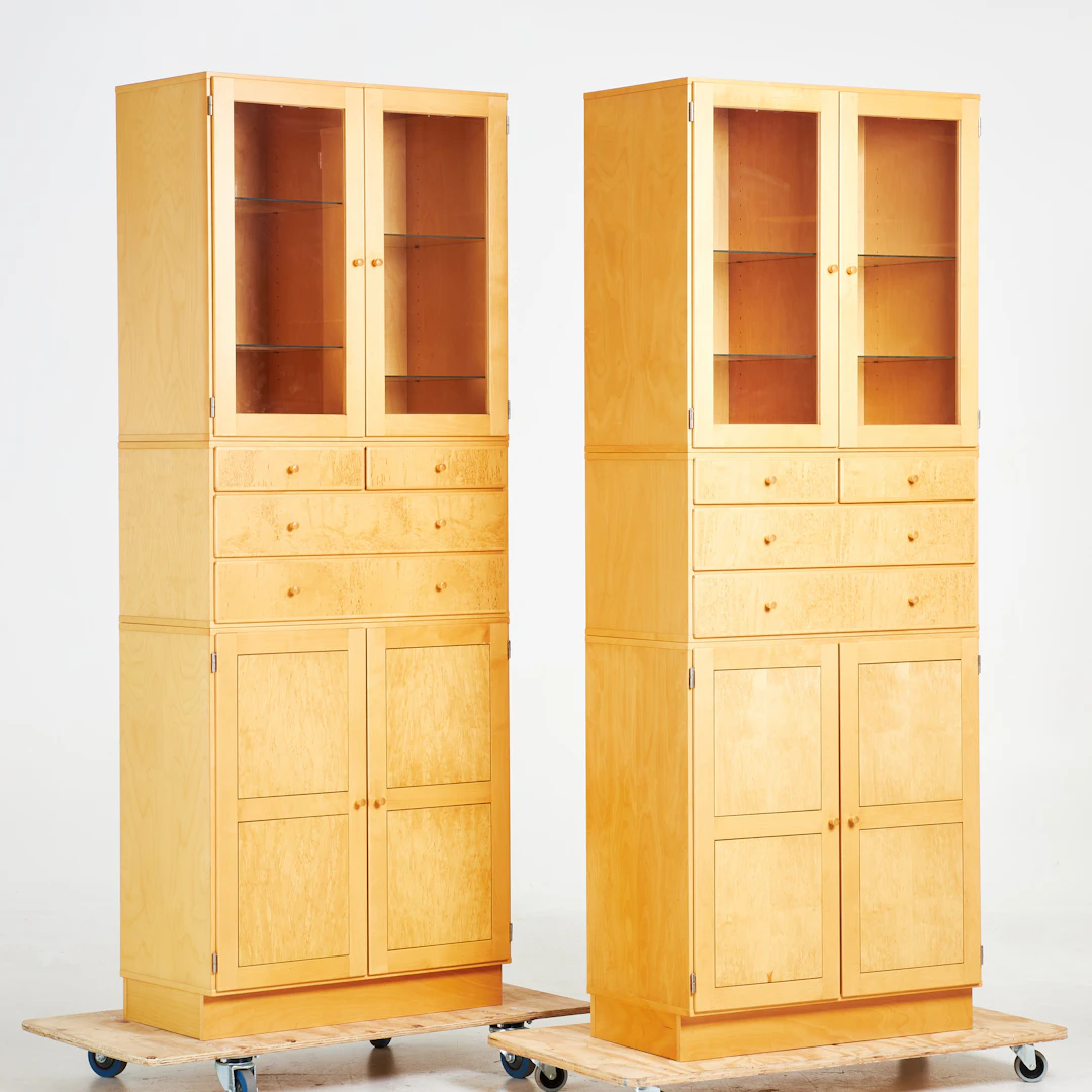 BOKHYLLOR/VITRINSKÅP, fanerade i björk/masurbjörk, 6 moduler, 1900-talets