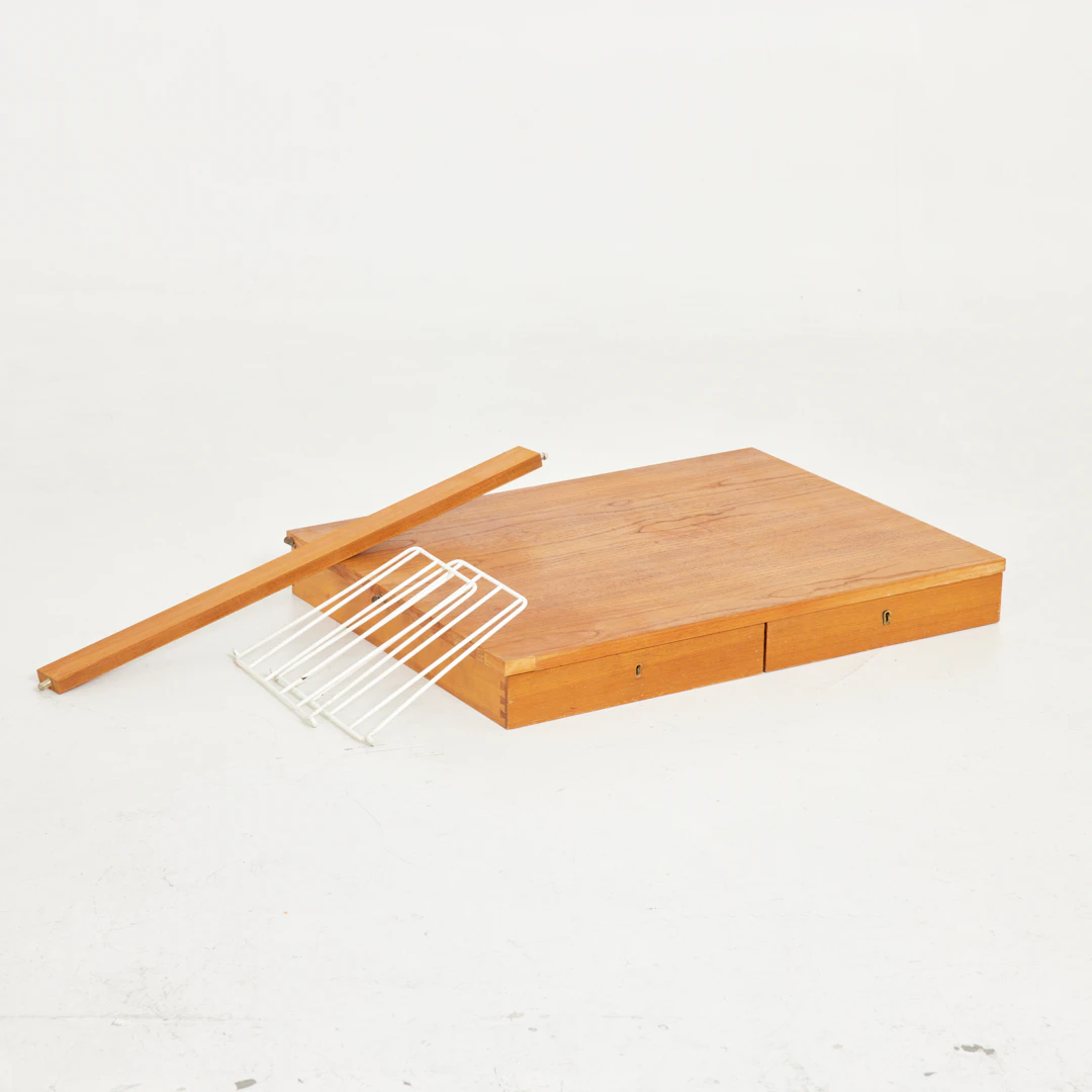 ILS OCH KAJSA STRINNING. Skrivbord ur serien "String", teak, 1900-talets mitt.