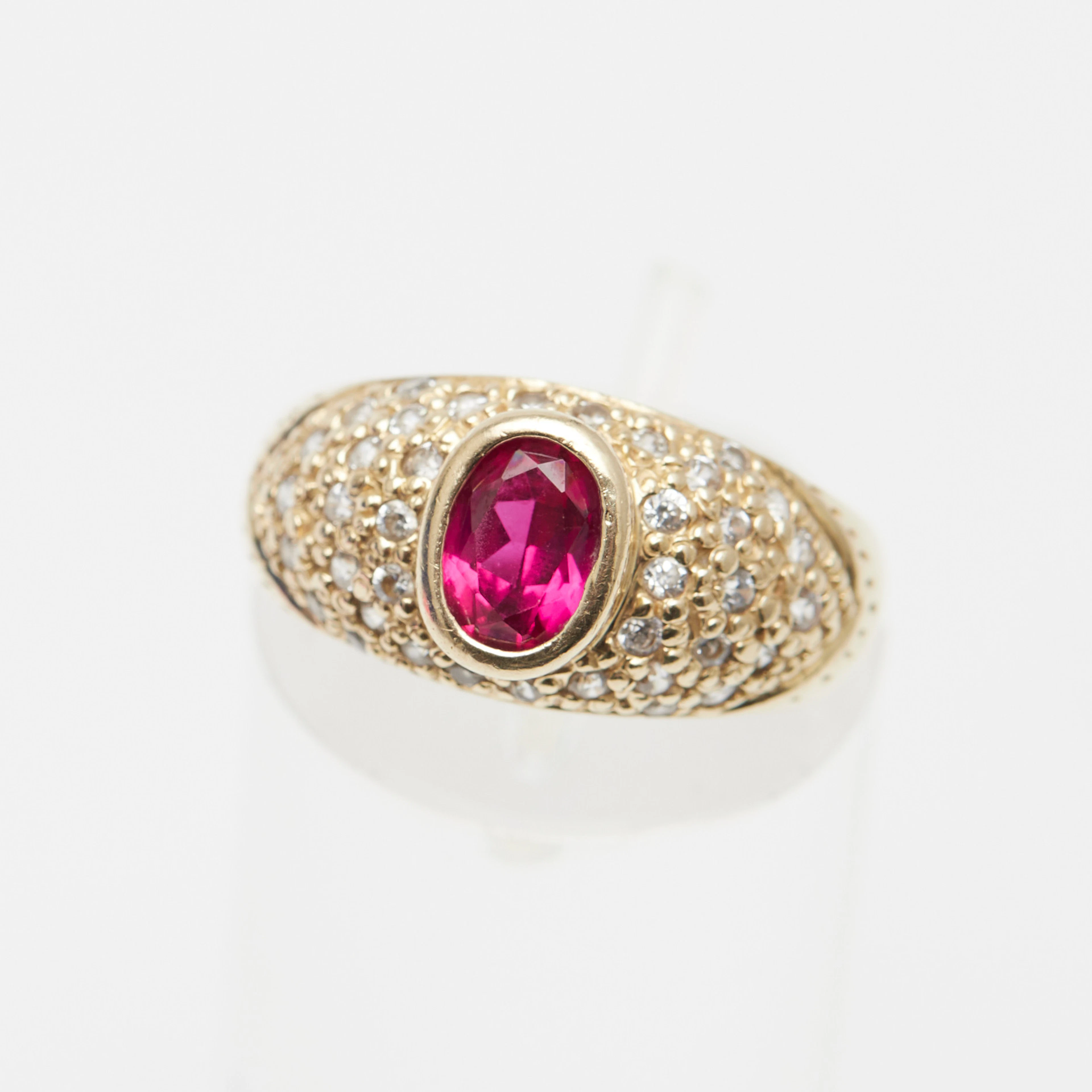Ring, 585er Gelbgold, synthetischer Rubin, Zirkonia.