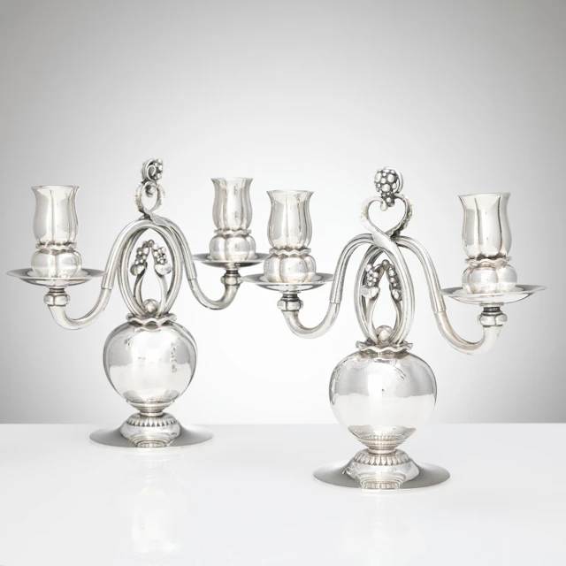 GEORG JENSEN. Kandelabrar för två ljus, ett par, sterlingsilver, Danmark