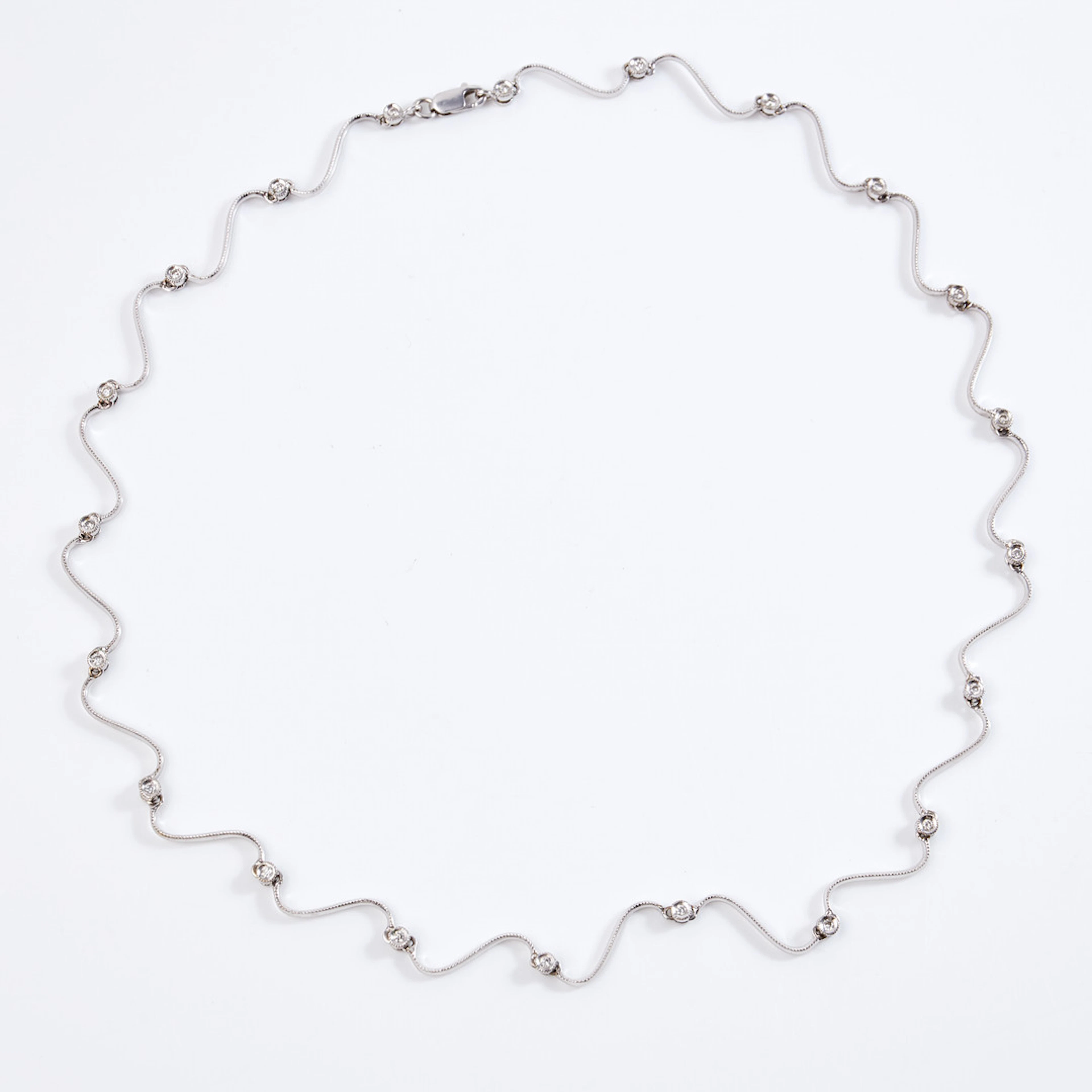 COLLIER, 18K vitguld med diamanter.