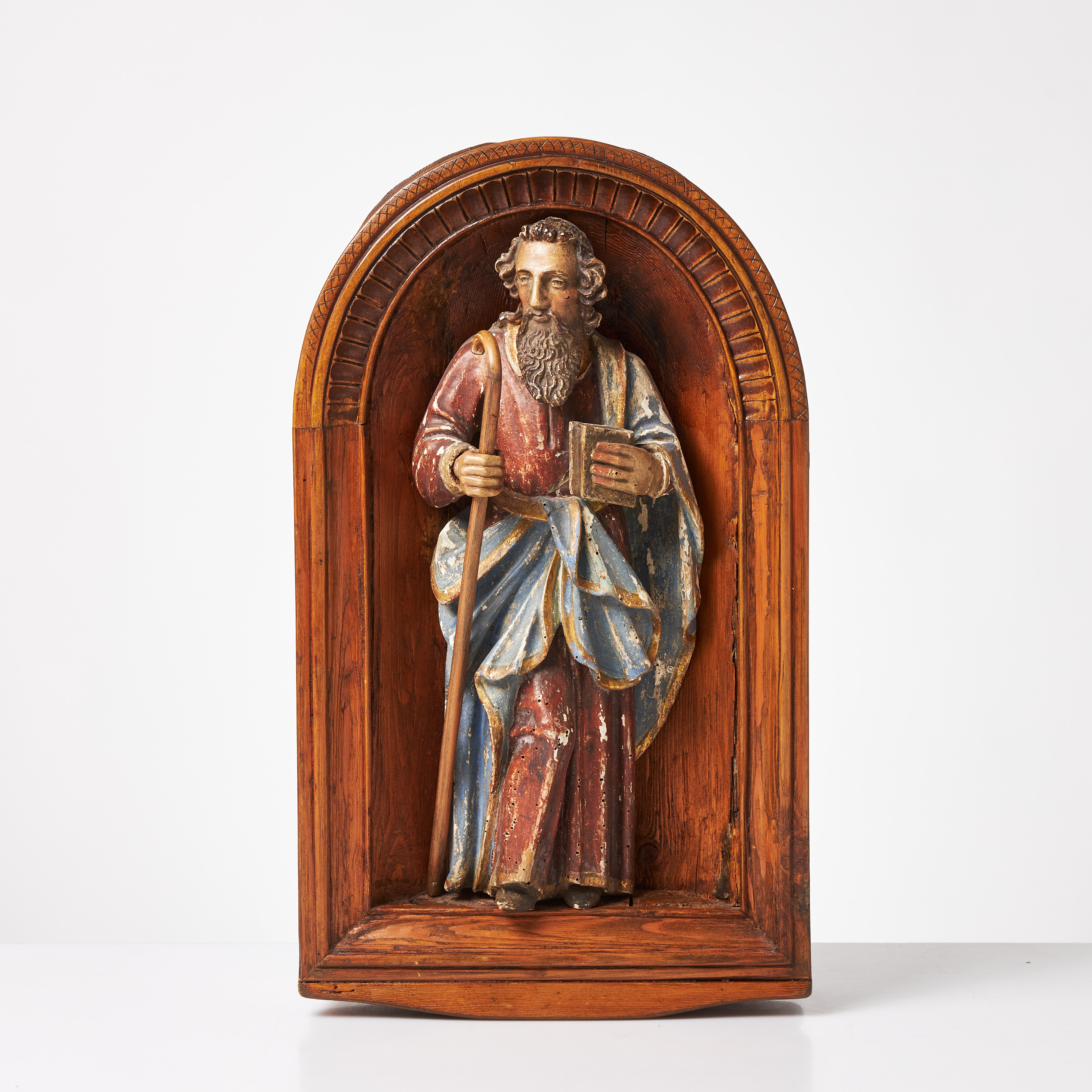 SKULPTUR, 1800-tal, möjligen aposteln Johannes, skuren i trä med kredering