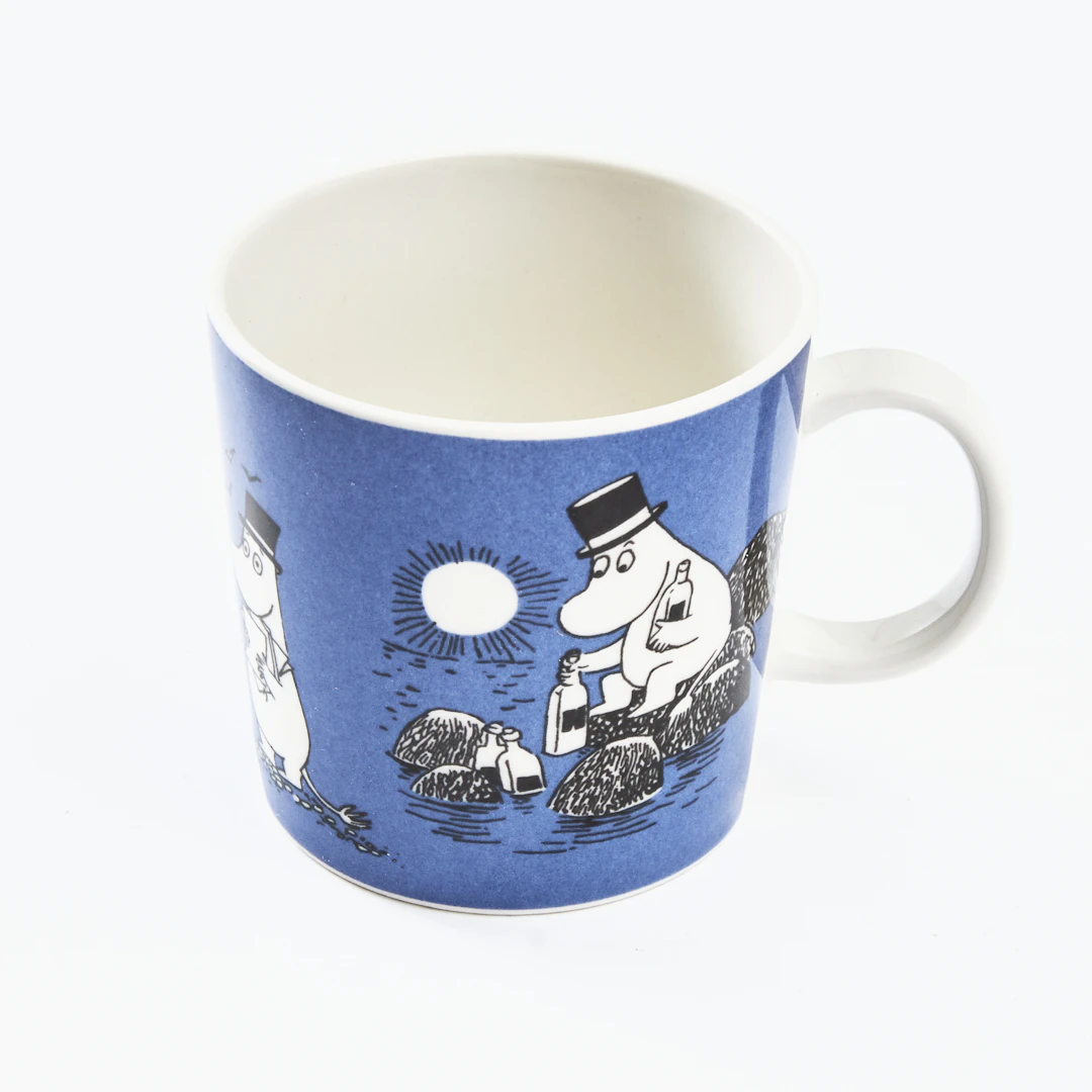 MUMINMUGG. Muminpappa, mörkblå, porslin, Camilla Moberg, Arabia, i