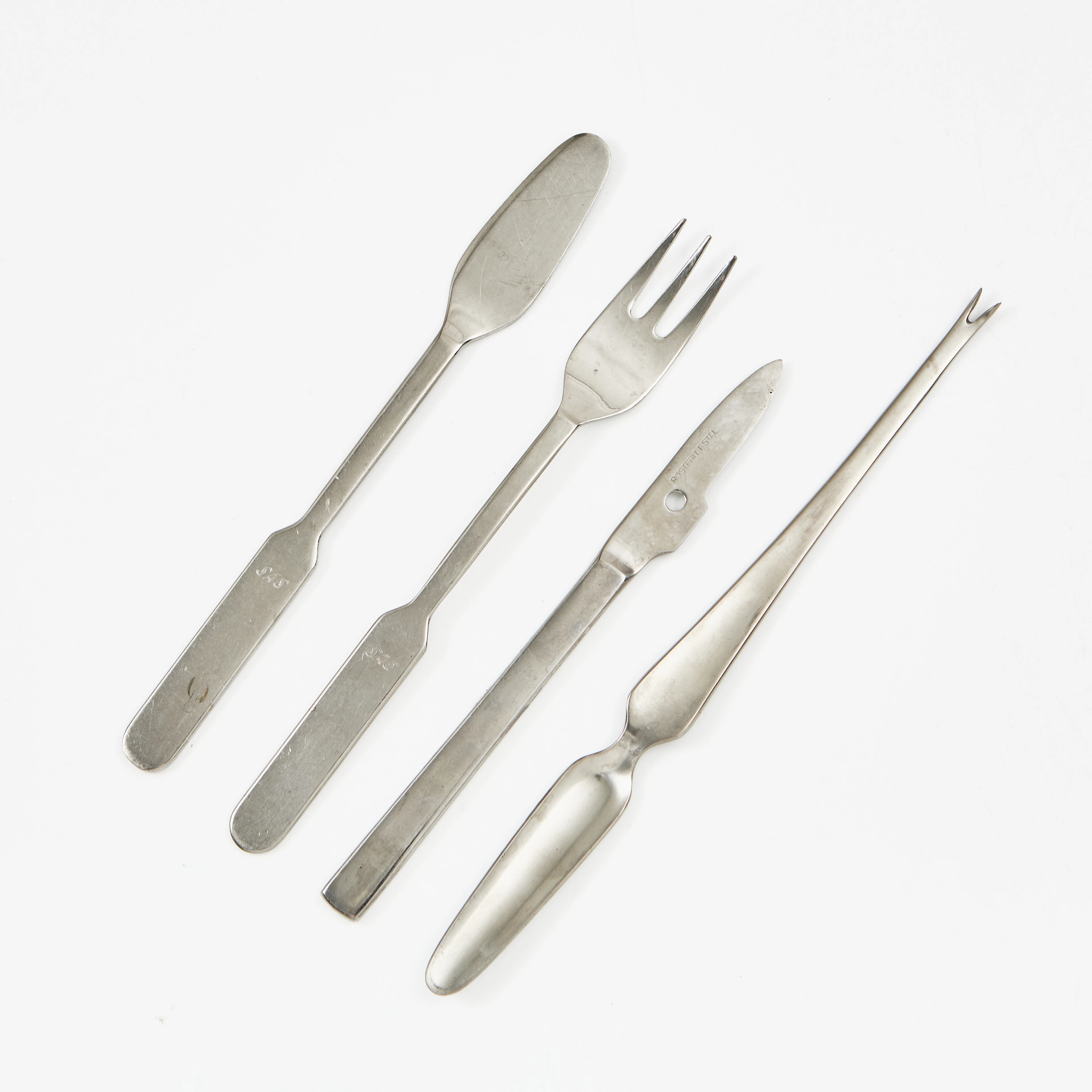 SAMLING BESTICK, skaldjursknivar mm rostfritt stål och nysilver.