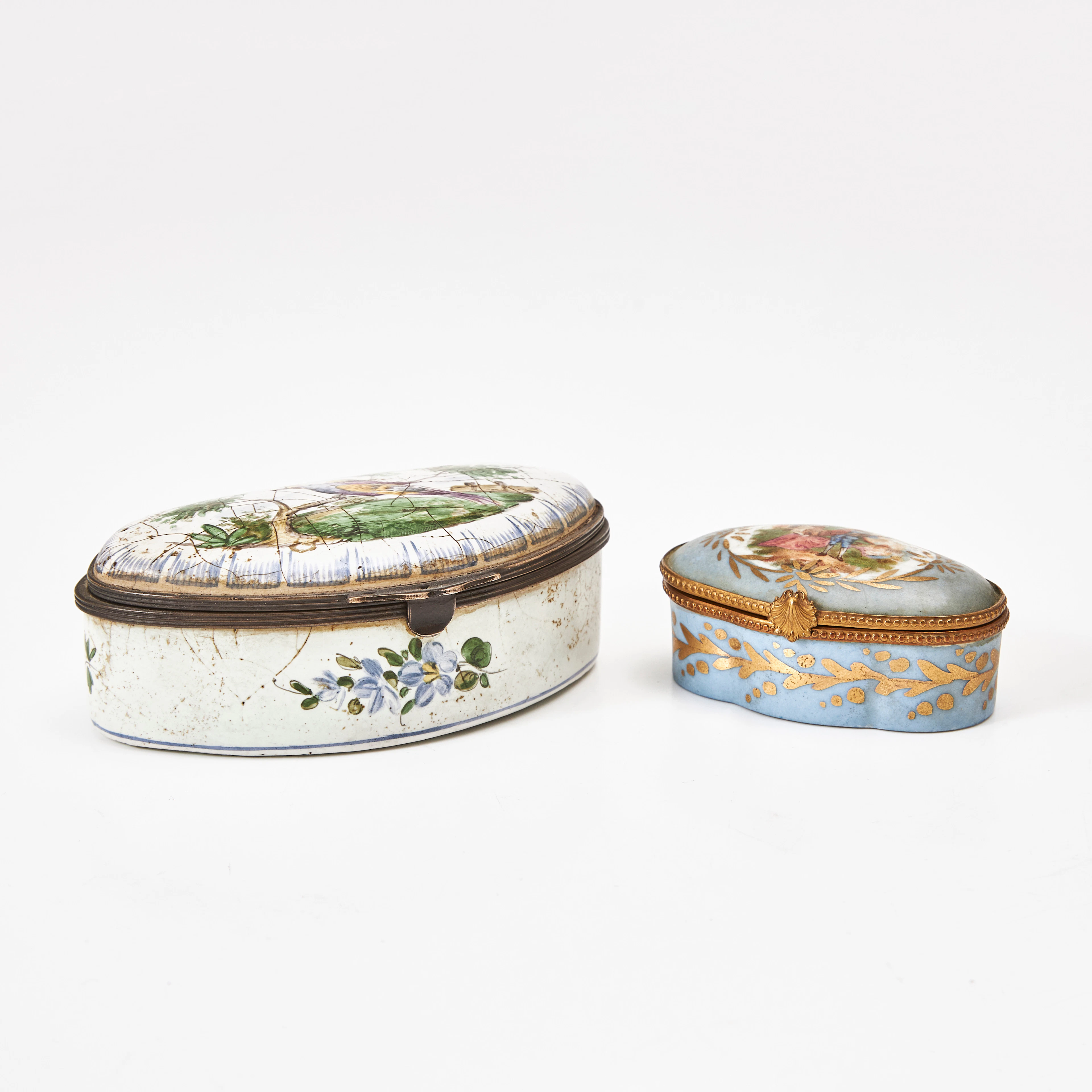 DOSOR, 2 st., 18-1900-tal, montering i mässing, fajans, resp porslin