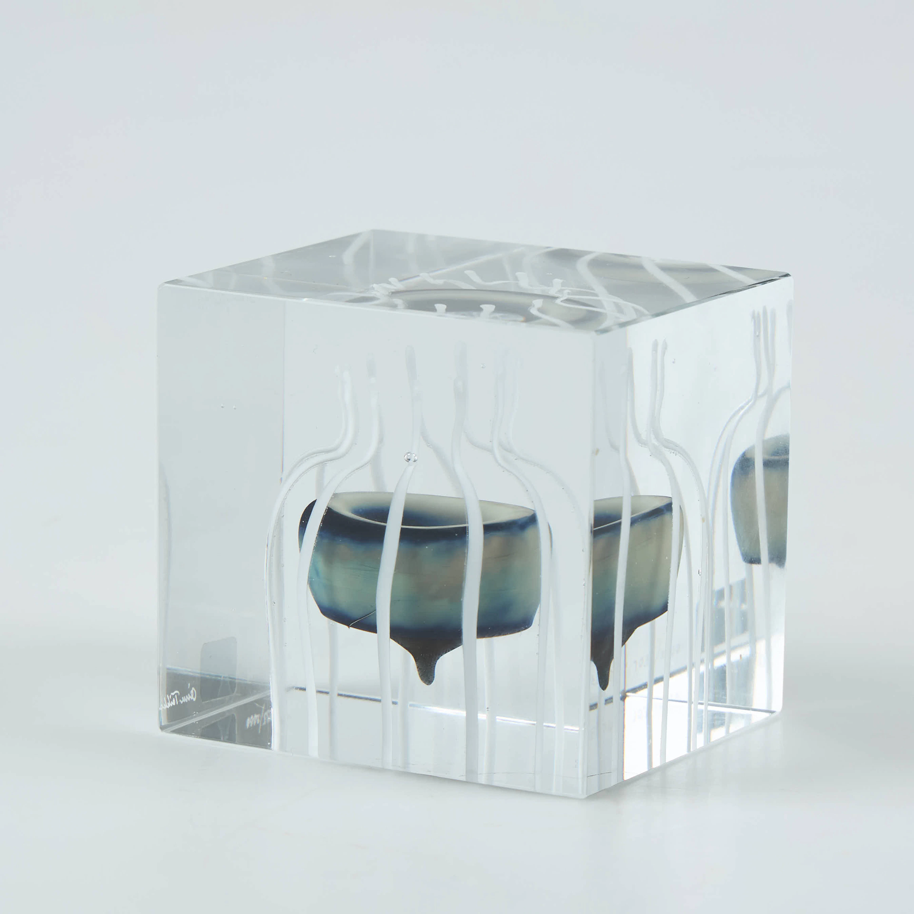 OIVA TOIKKA. Årskub, glas, signerad Oiva Toikka Nuutajärvi 1990, numrerad