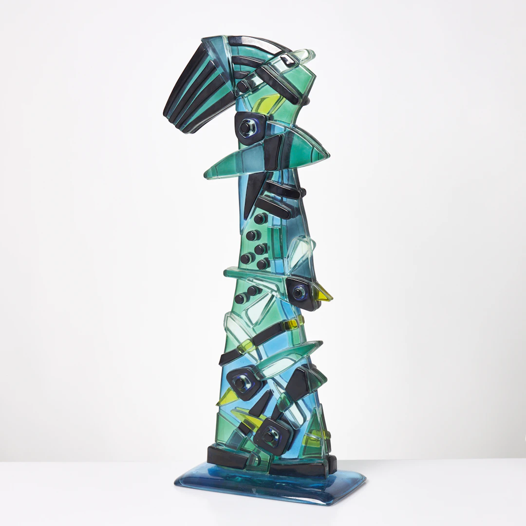 BRITTA MADSEN & SØREN GØTTRUP. Skulptur, glas, polykrom, monterad