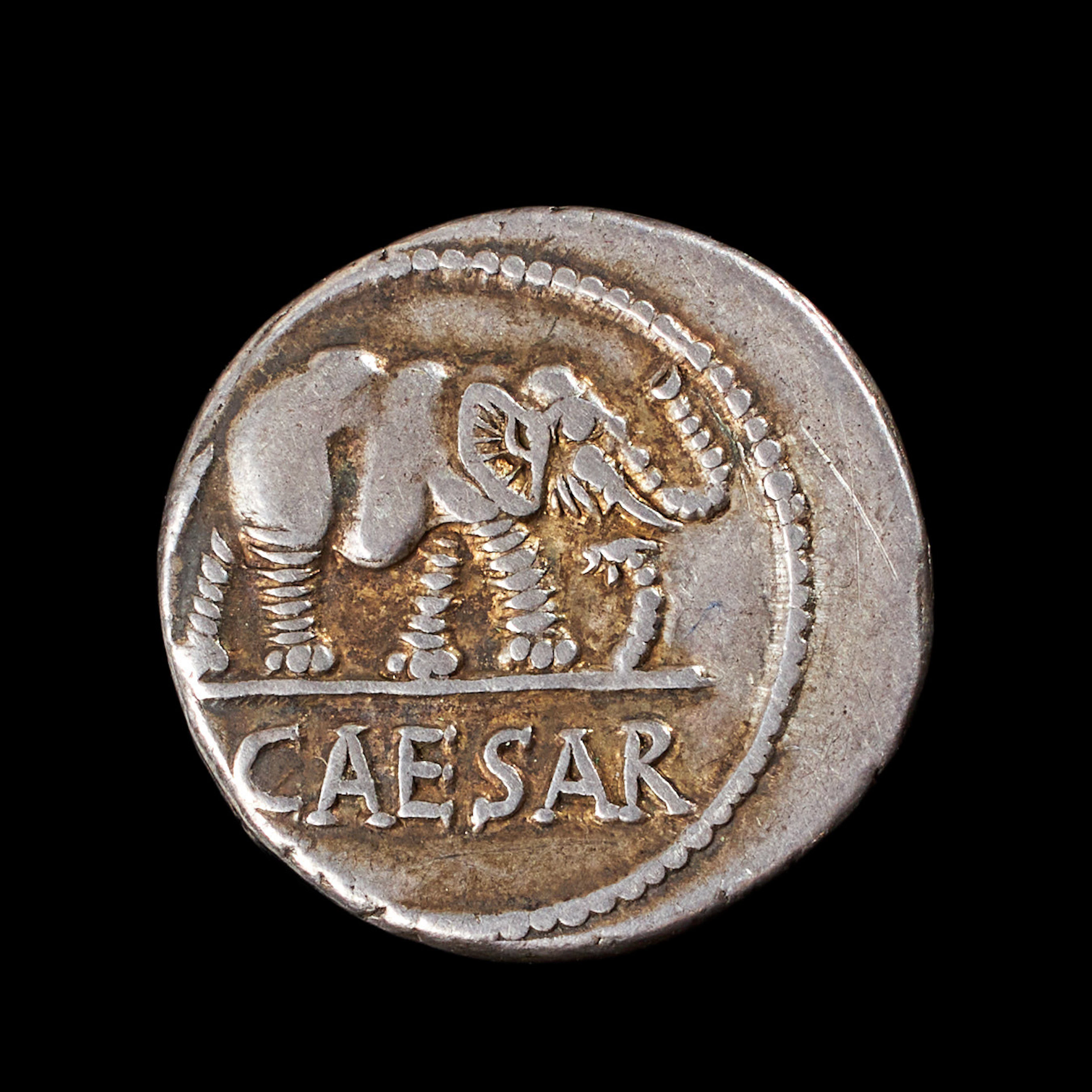 SILVERMYNT, romerskt, Julius Ceasar, denarius präglad ca 49-48 f Kr.