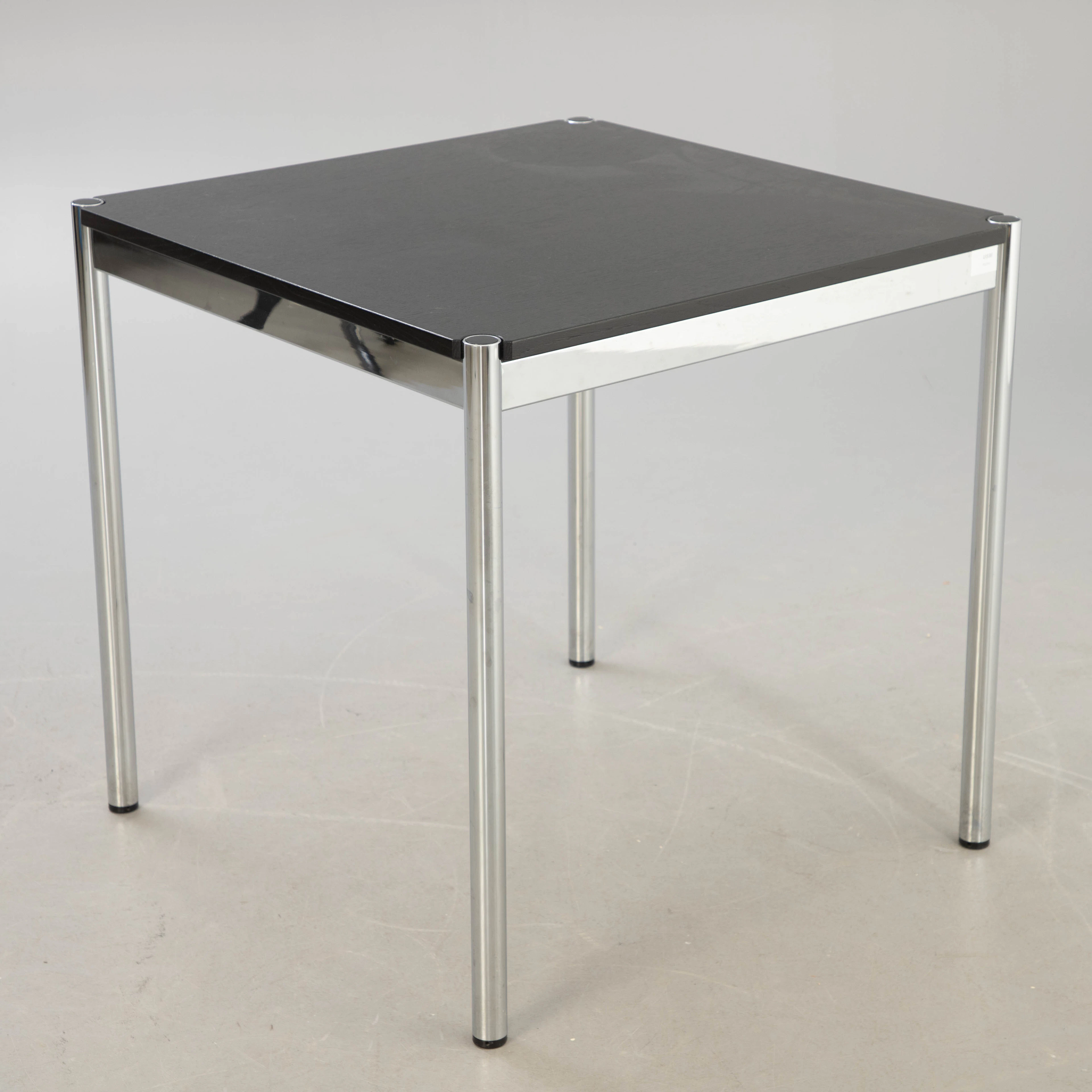 USM Haller, kleiner Tisch.